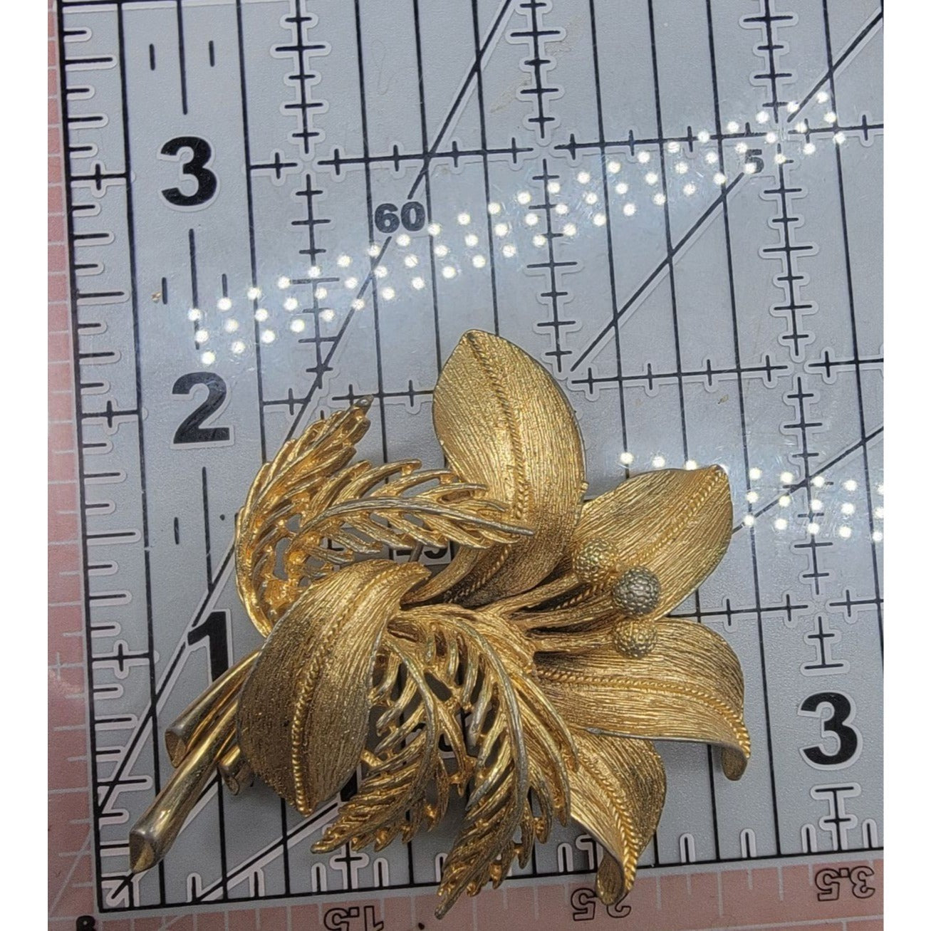 Designer Floral Lily Brooch Textured Petal/Leaf Details Elegant VTG Gold-Toned