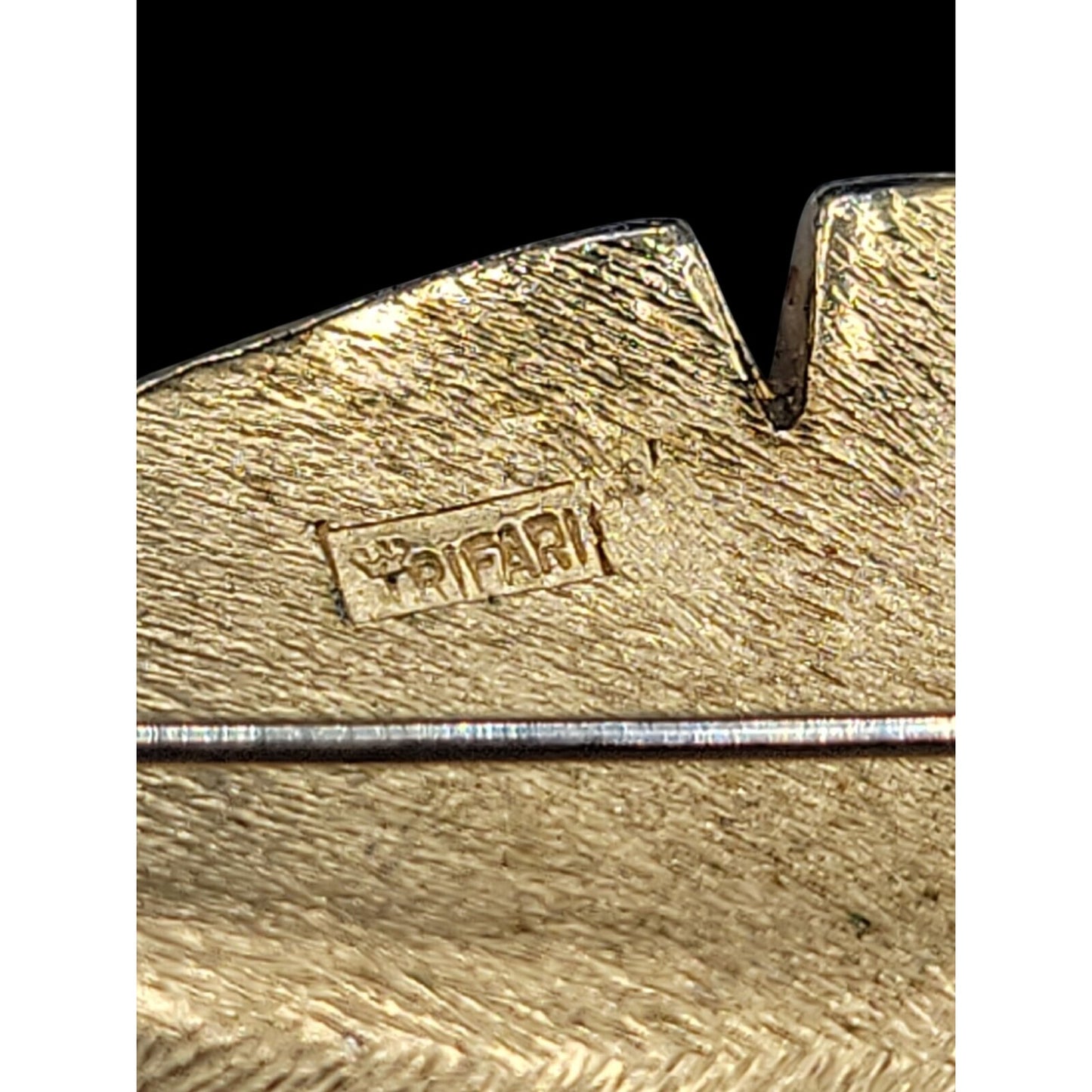 Crown Trifari Leaf Pin Brooch Vintage 1940s Polished Gold Plated Rare Find