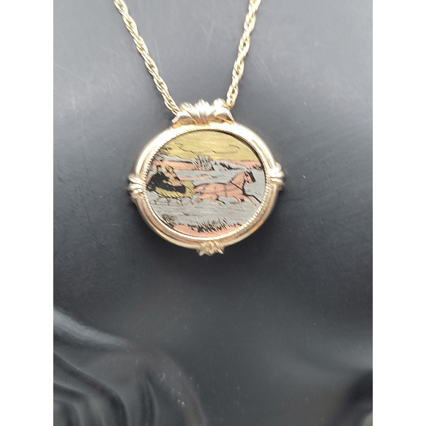 Vintage 1982 Avon Country Christmas Pendant Necklace 18" Gold Tone Chain