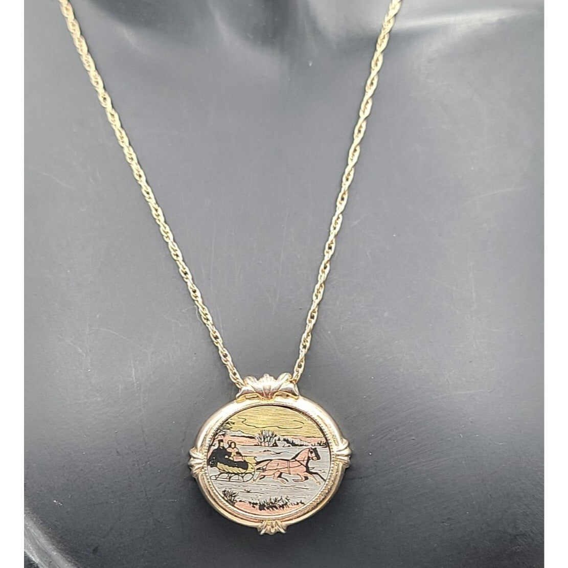 Vintage 1982 Avon Country Christmas Pendant Necklace 18" Gold Tone Chain