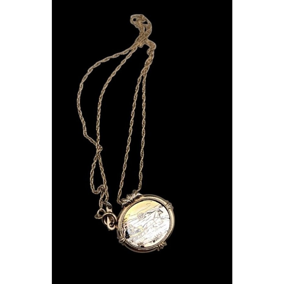 Vintage 1982 Avon Country Christmas Pendant Necklace 18" Gold Tone Chain