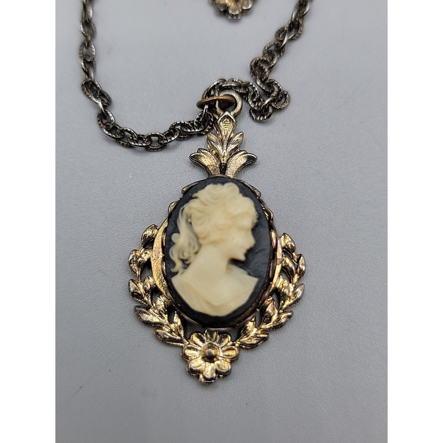 Double Faux Glass Cameo Necklace 18" Gold Tone Chain Right & Left Facing