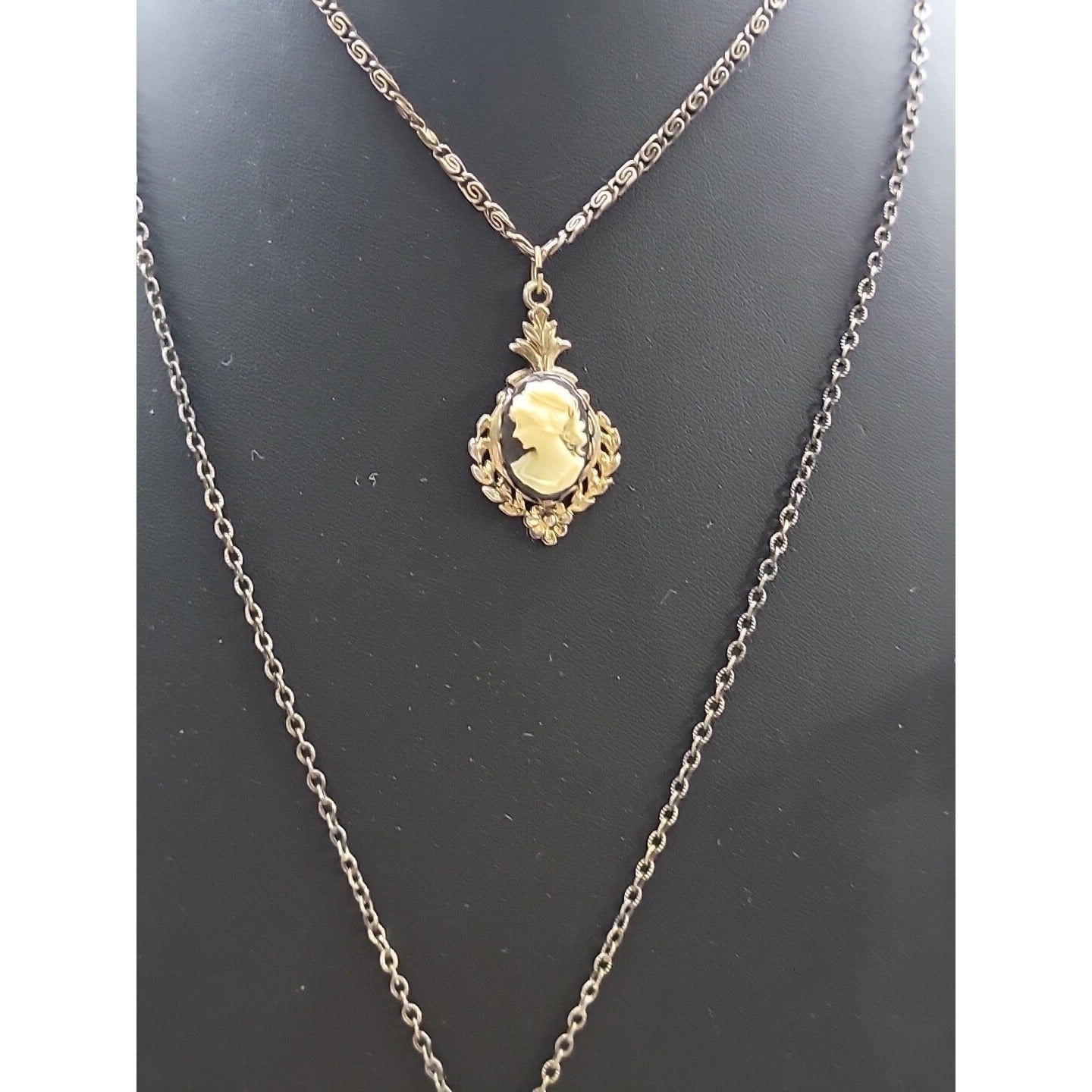 Double Faux Glass Cameo Necklace 18" Gold Tone Chain Right & Left Facing