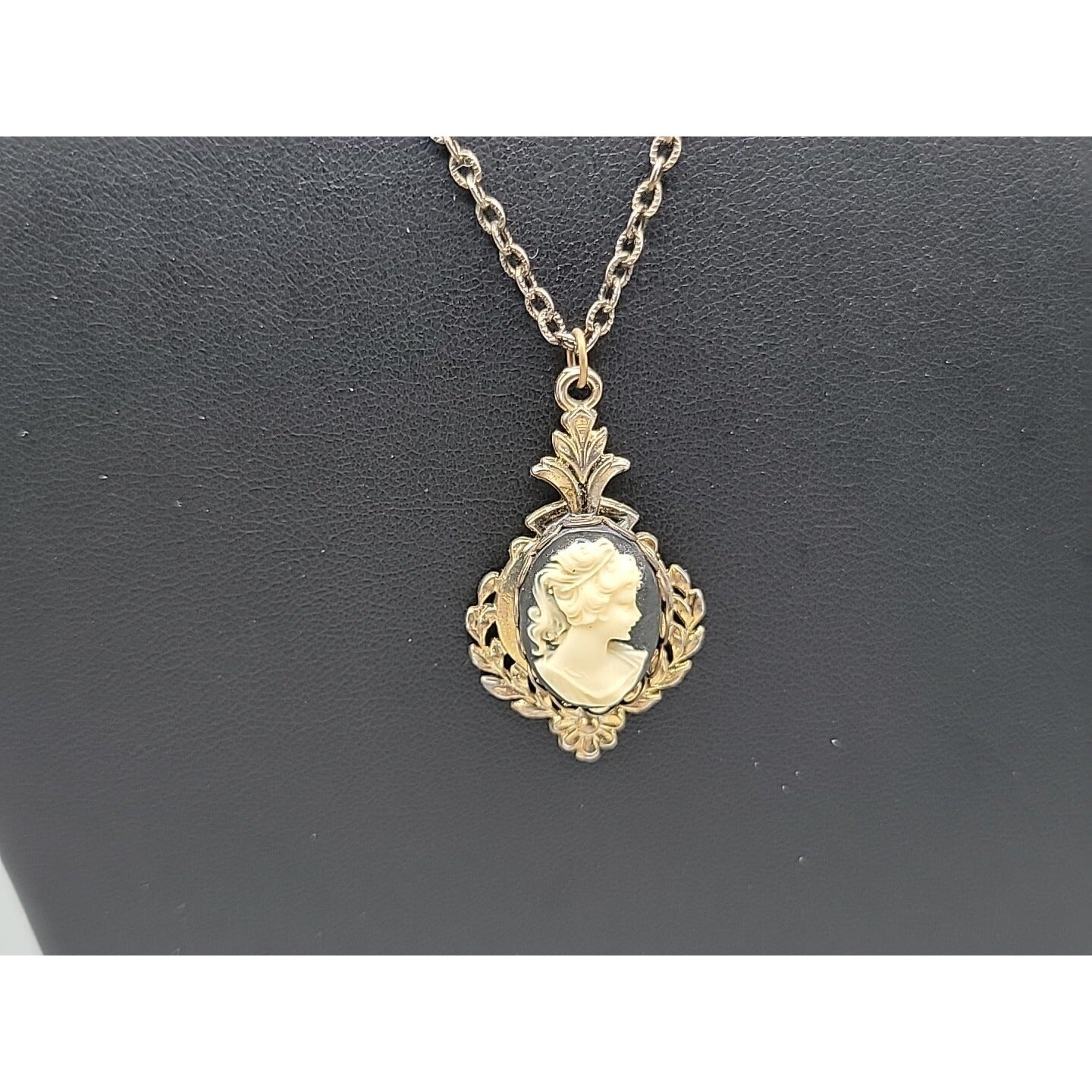 Double Faux Glass Cameo Necklace 18" Gold Tone Chain Right & Left Facing