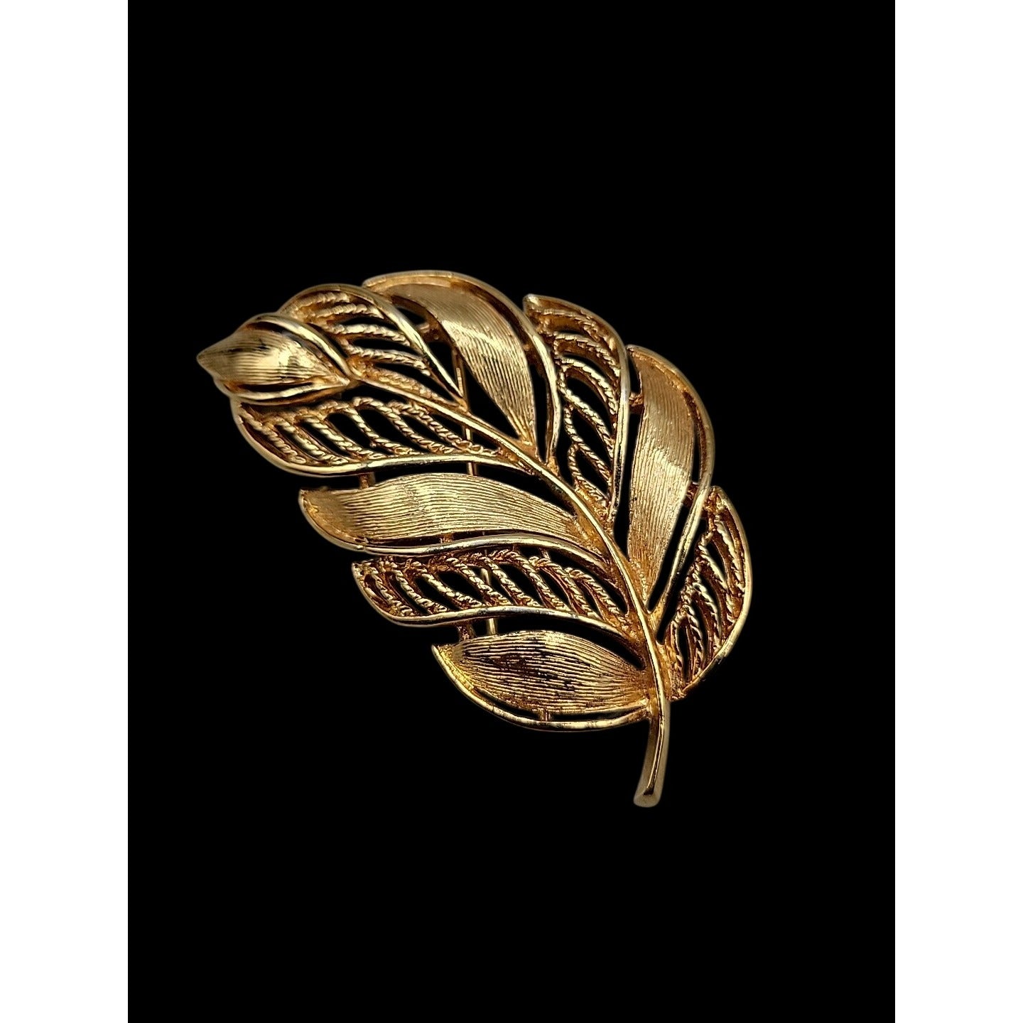 Napier Leaf Brooch Ribbed & Open Metal Work Sections Vintage Gold Tone