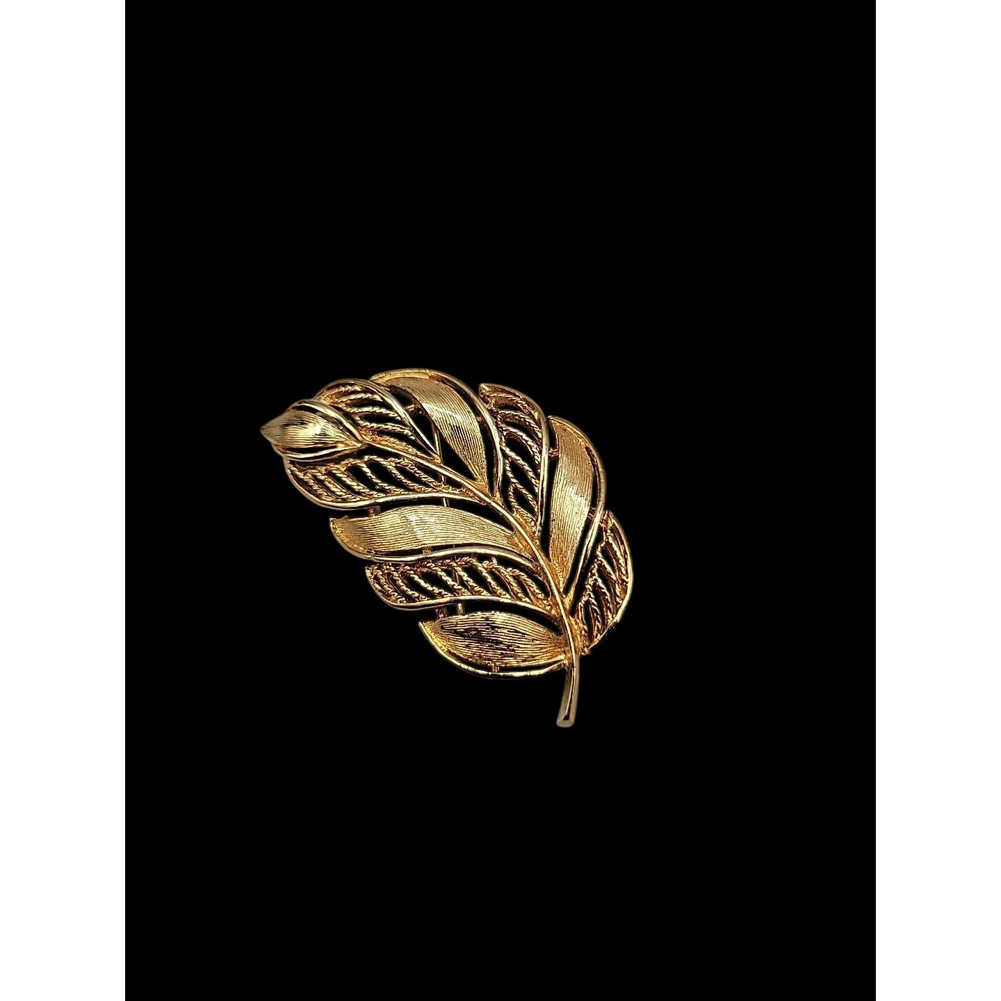 Napier Leaf Brooch Ribbed & Open Metal Work Sections Vintage Gold Tone