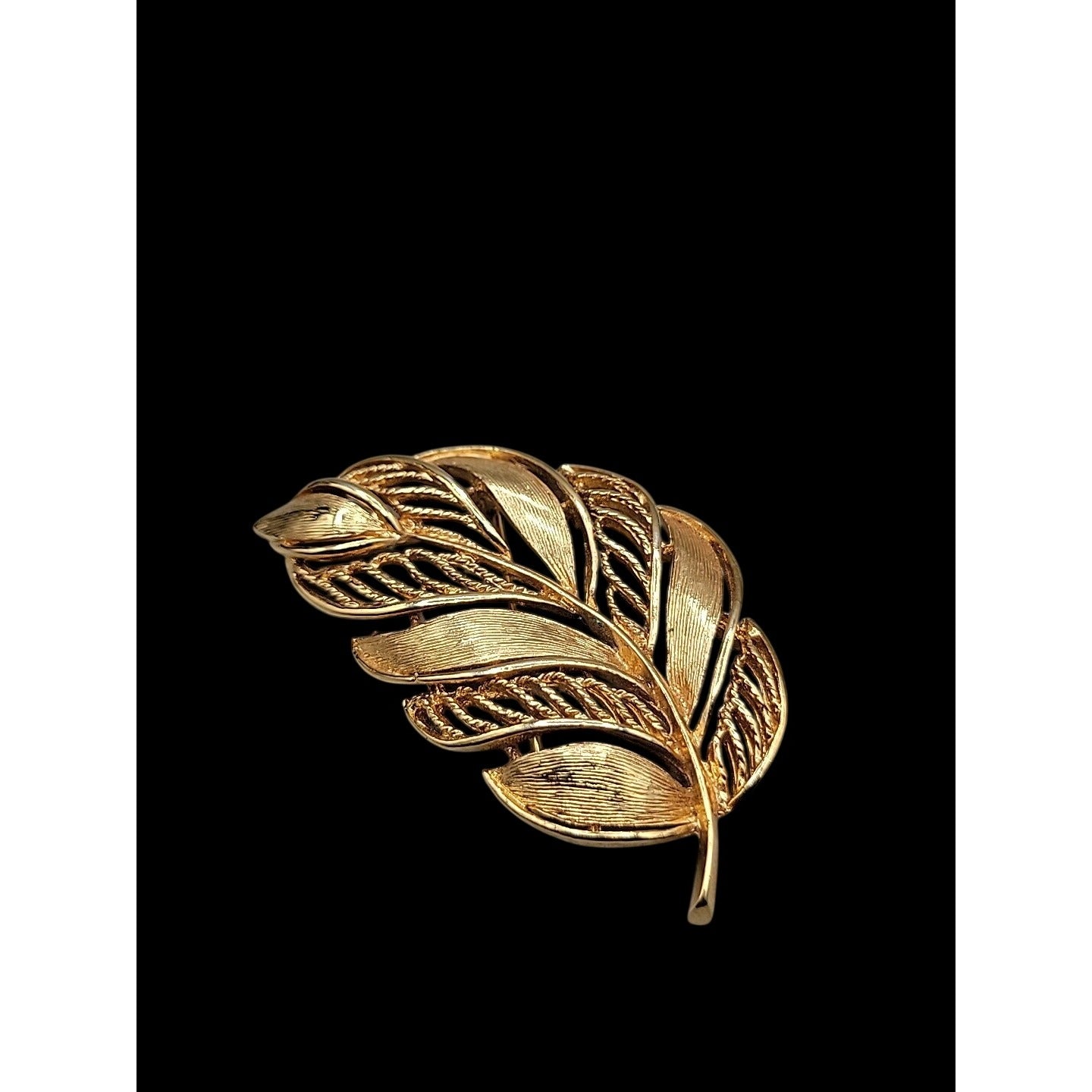 Napier Leaf Brooch Ribbed & Open Metal Work Sections Vintage Gold Tone