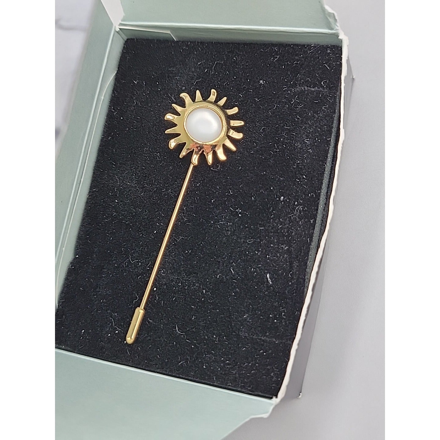 Vintage 1996 Avon Smithsonian Museum Collection Sunburst Stick Pin New in Box