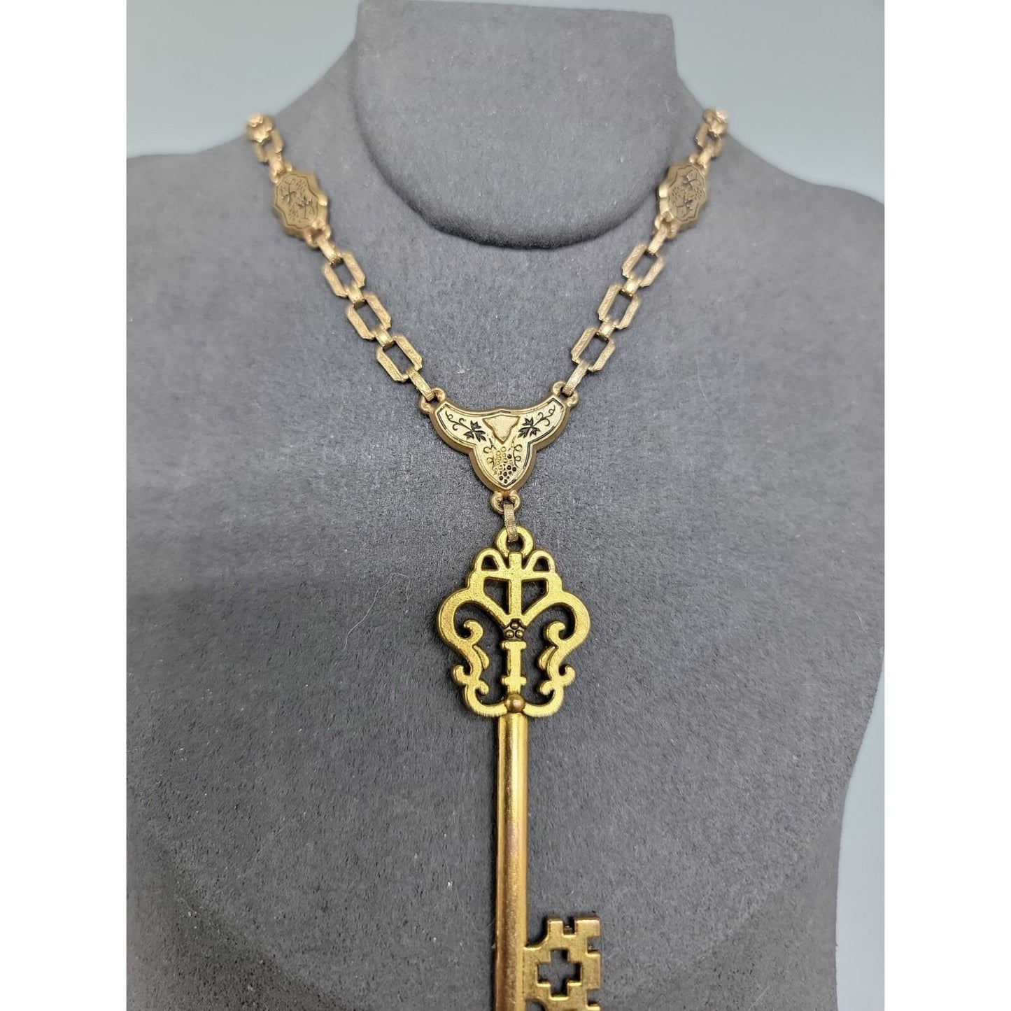 Antique Y Drop Skeleton Key Pendant Necklace 15" Etched Book Chain Gold Tone