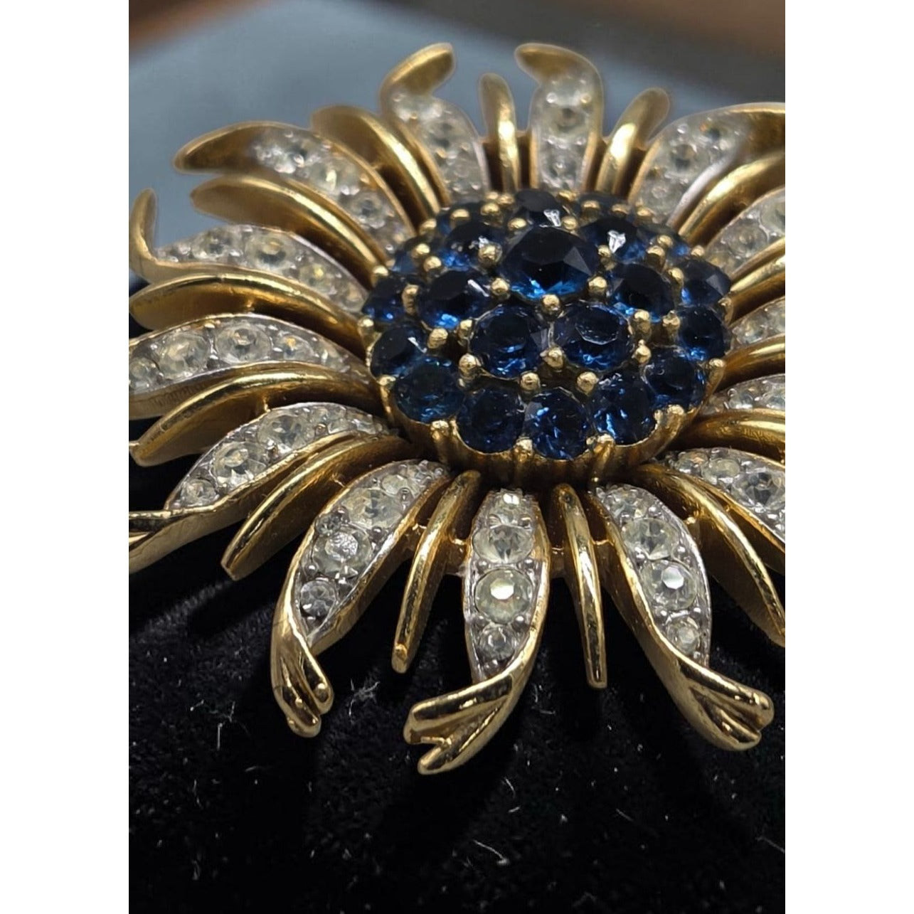 Vintage Crown Trifari Alfred Philippe Blue Crystal Chrysanthemum Flower Brooch