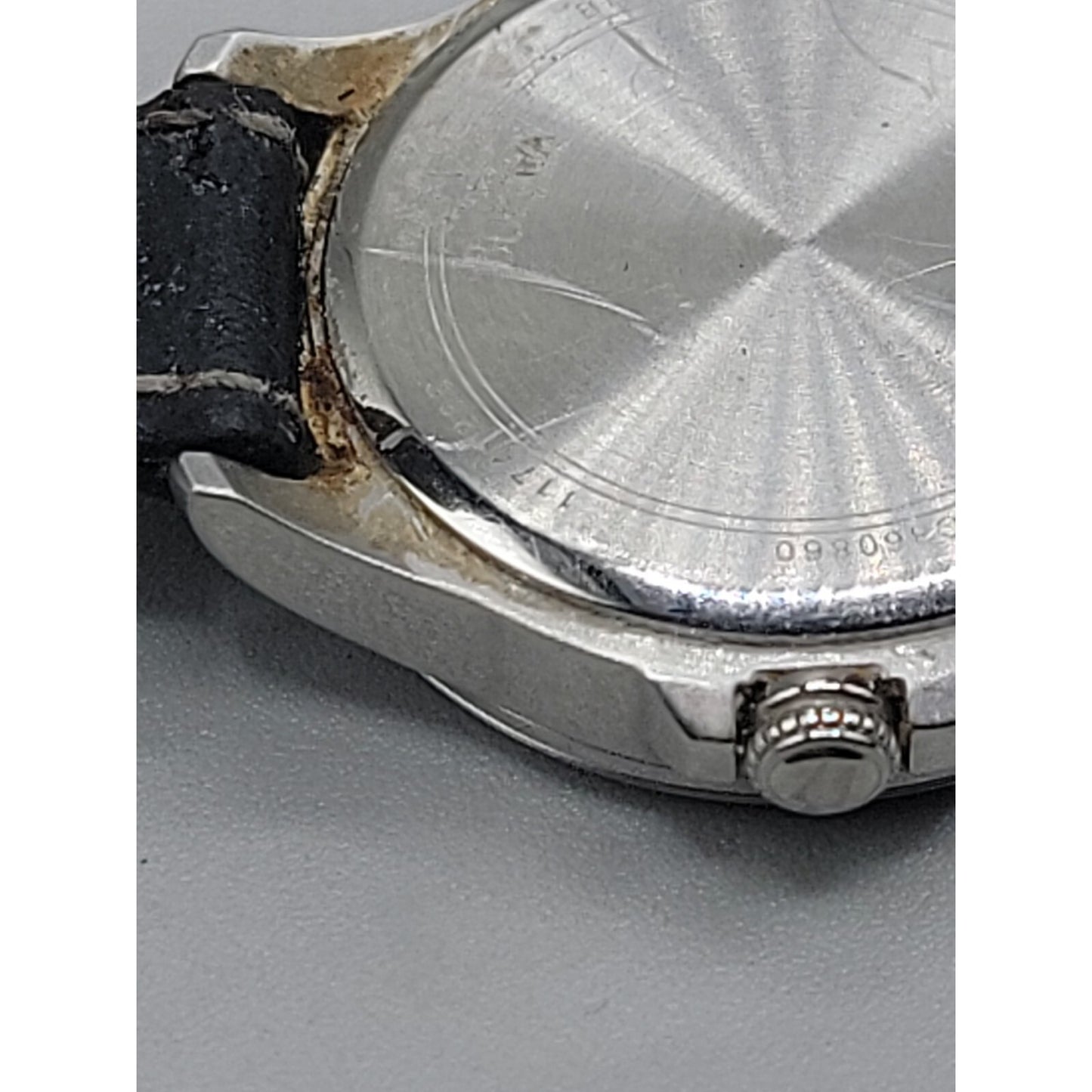 Bulova Adventurer Ladies Watch Quartz 96M110 Date Window 33mm 2011