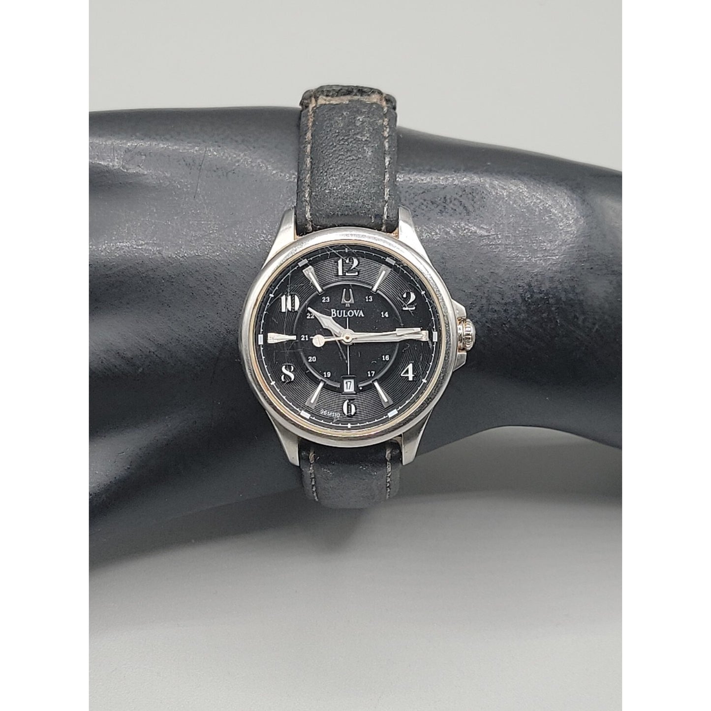 Bulova Adventurer Ladies Watch Quartz 96M110 Date Window 33mm 2011