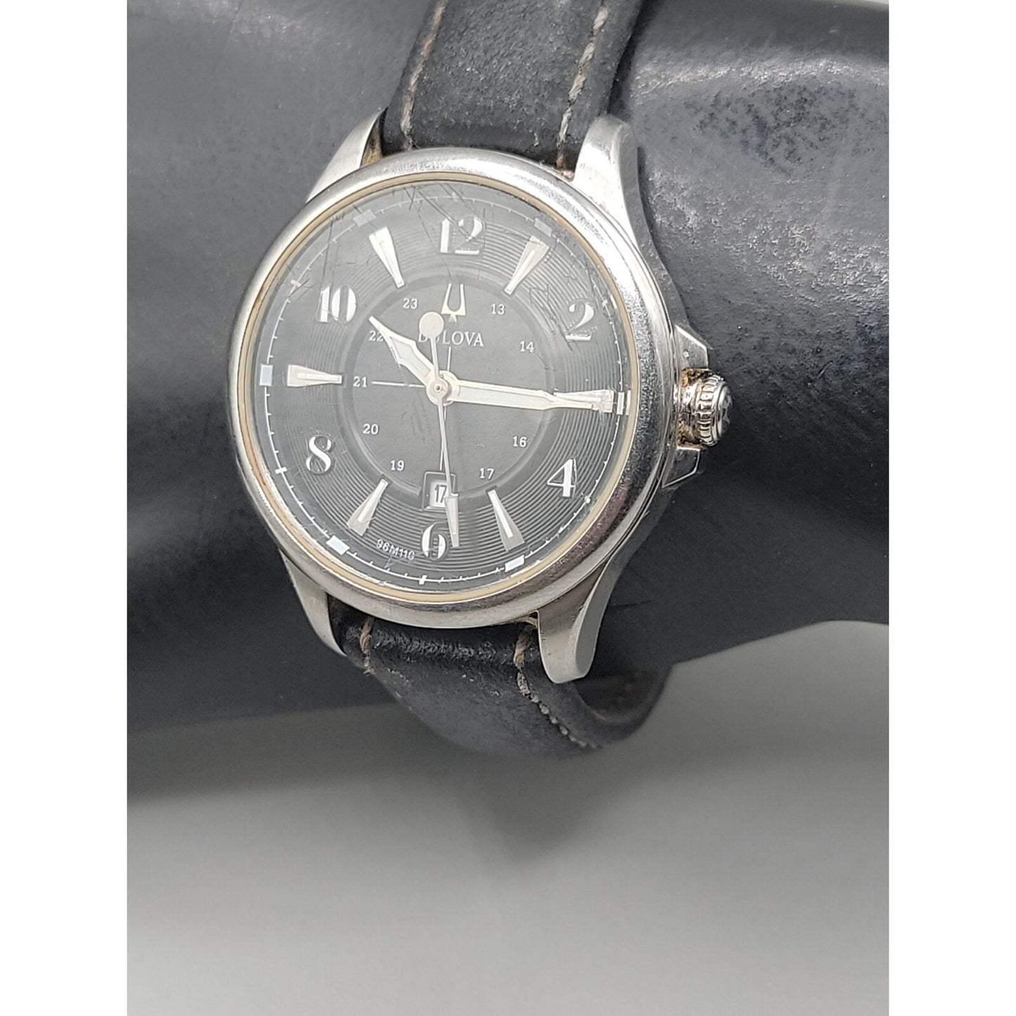 Bulova Adventurer Ladies Watch Quartz 96M110 Date Window 33mm 2011
