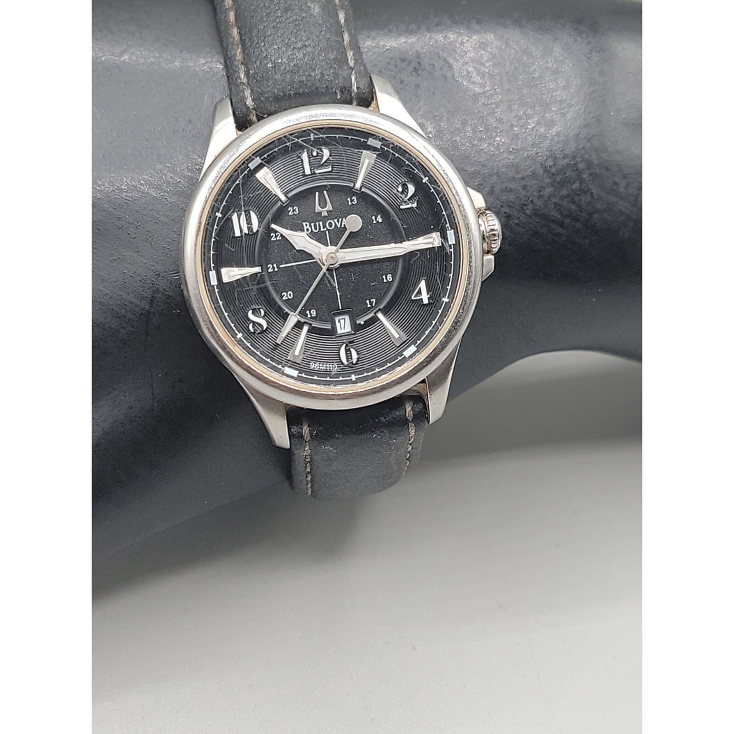 Bulova Adventurer Ladies Watch Quartz 96M110 Date Window 33mm 2011