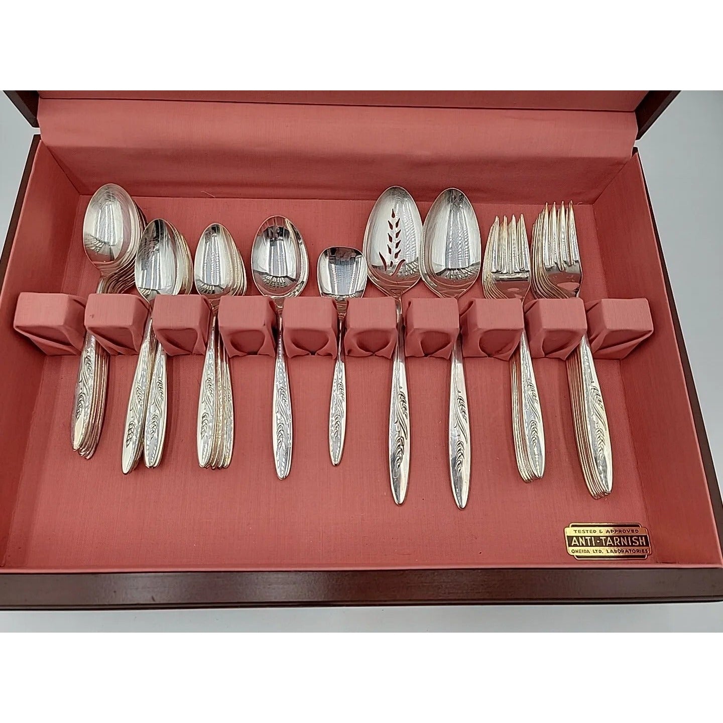 Community Song Of Autumn Flatware Silver Plated Service of 8 w/Extras in Chest