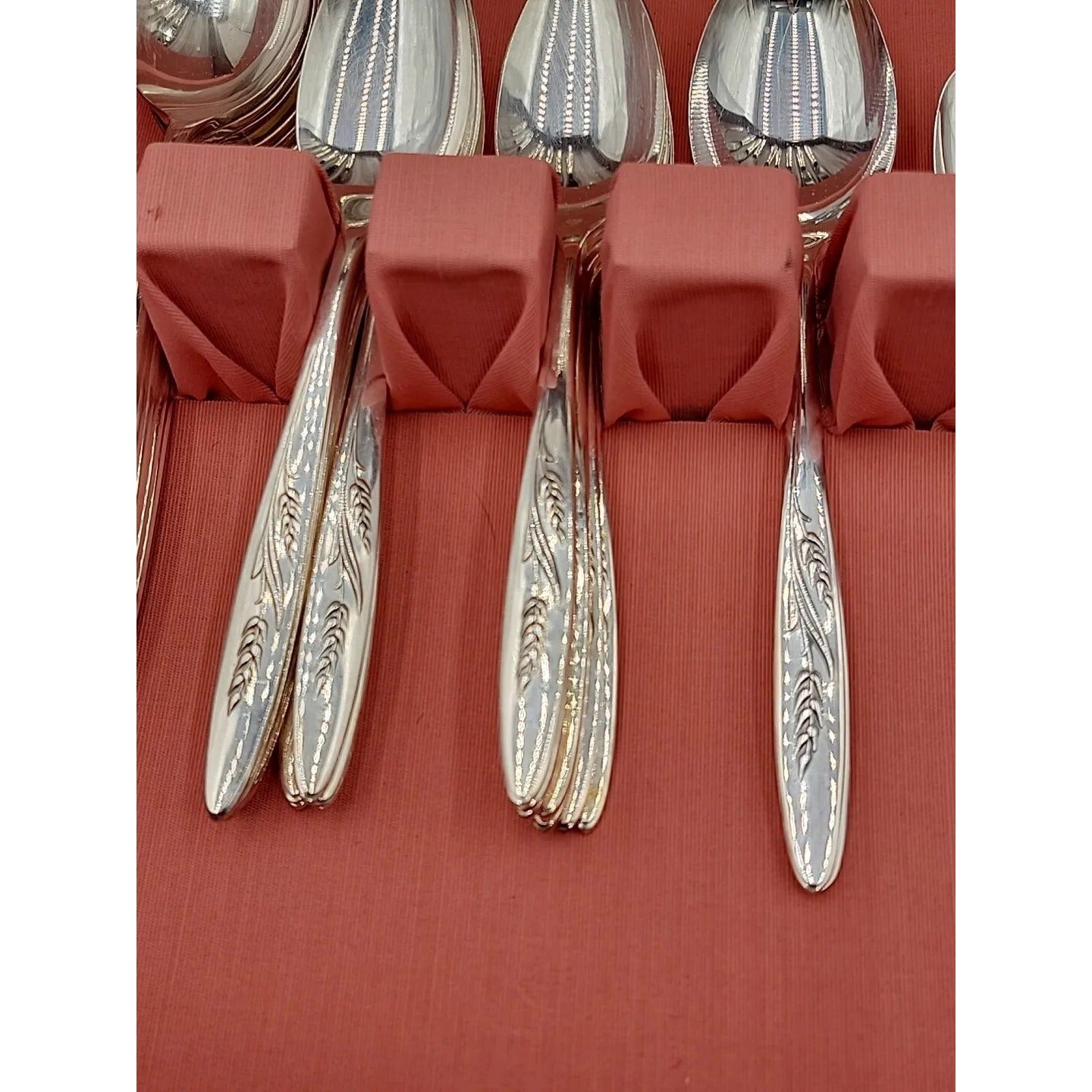 Community Song Of Autumn Flatware Silver Plated Service of 8 w/Extras in Chest