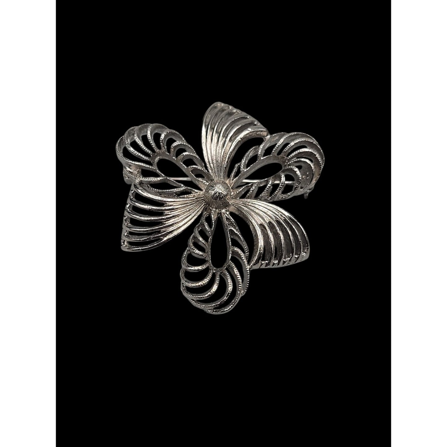 Vintage Lisner Bow Ribbon Brooch Pin Open Metal Work Textured Silver Tone