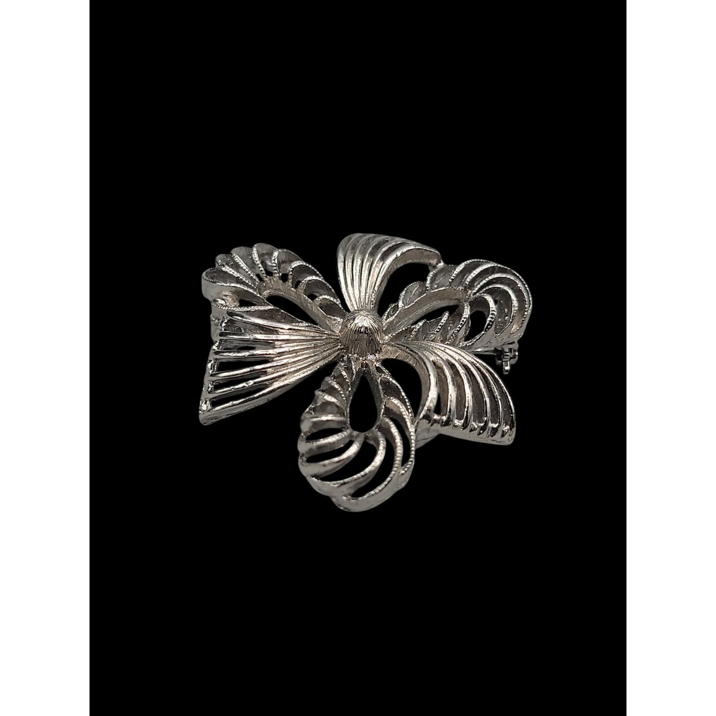 Vintage Lisner Bow Ribbon Brooch Pin Open Metal Work Textured Silver Tone