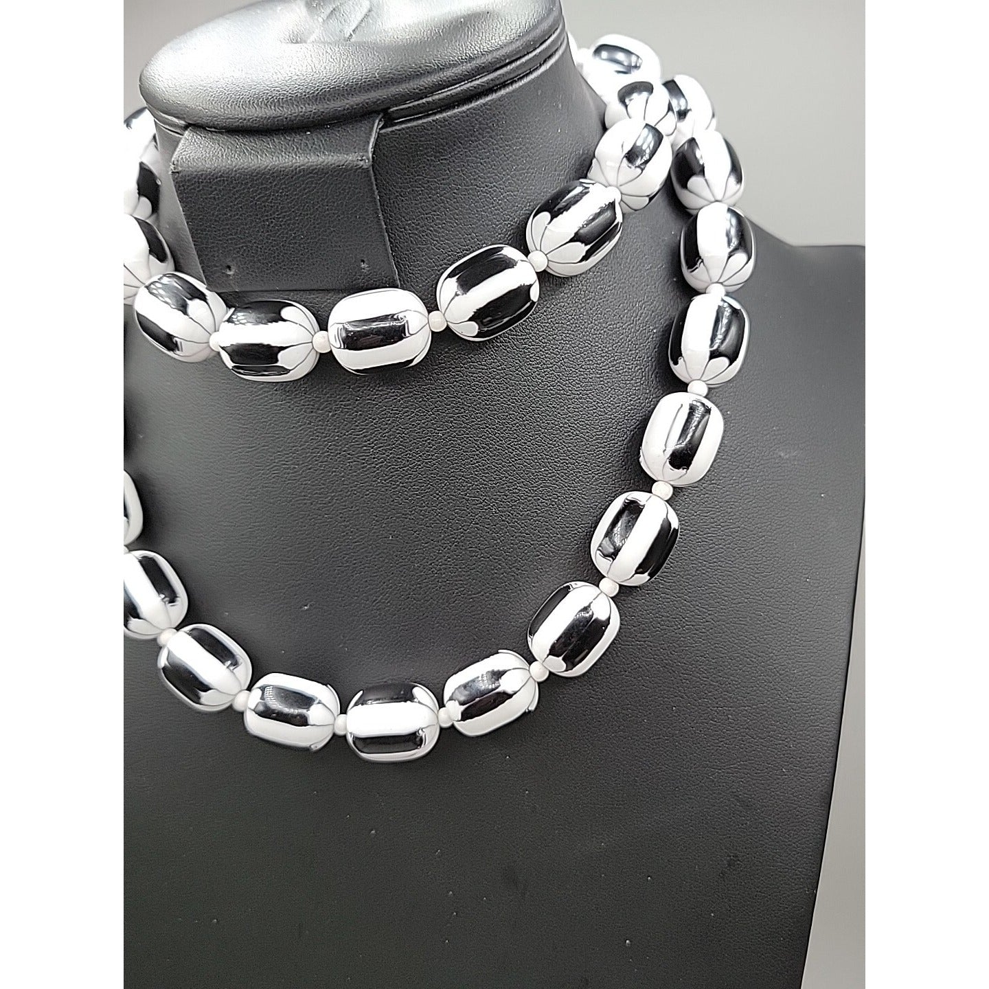 Vintage Black & White Striped Design Lucite Bead Necklace 1950s 30" Oval 13.7mm