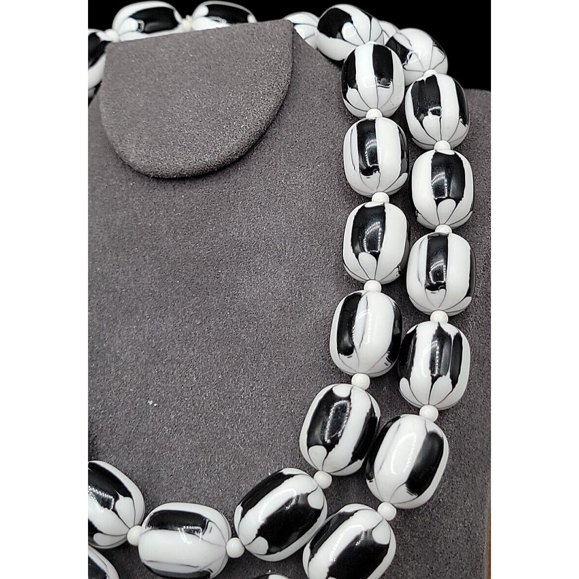 Vintage Black & White Striped Design Lucite Bead Necklace 1950s 30" Oval 13.7mm