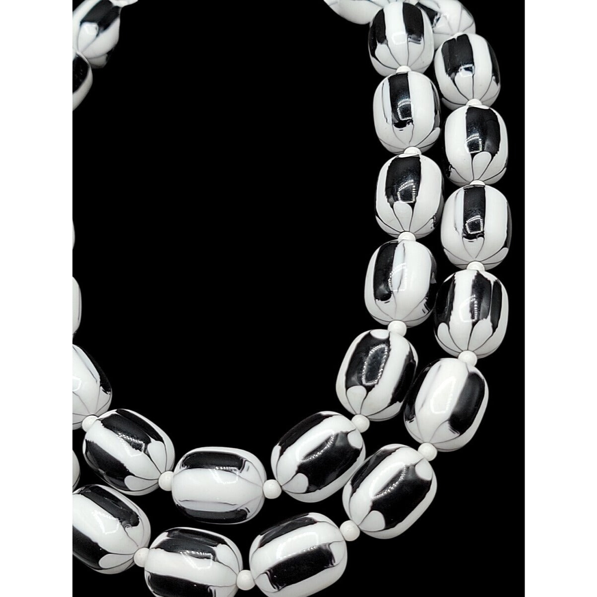 Vintage Black & White Striped Design Lucite Bead Necklace 1950s 30" Oval 13.7mm
