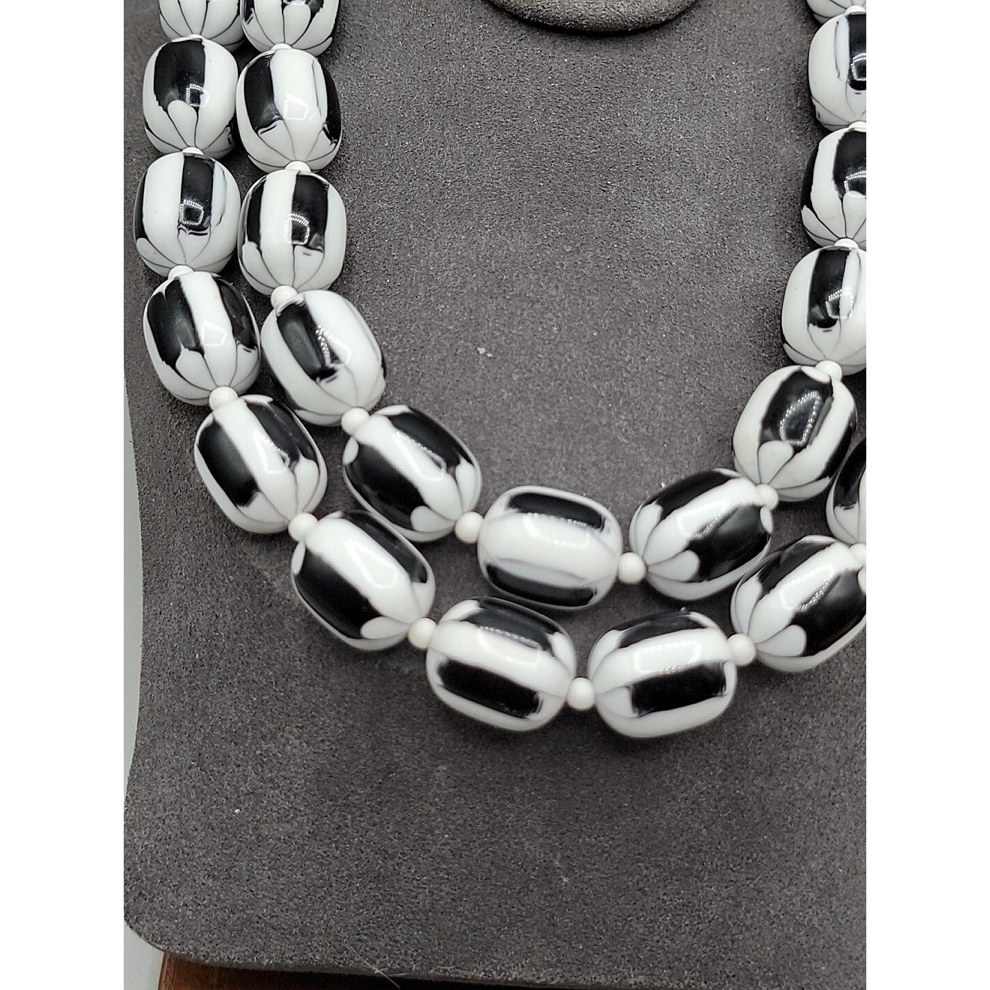 Vintage Black & White Striped Design Lucite Bead Necklace 1950s 30" Oval 13.7mm