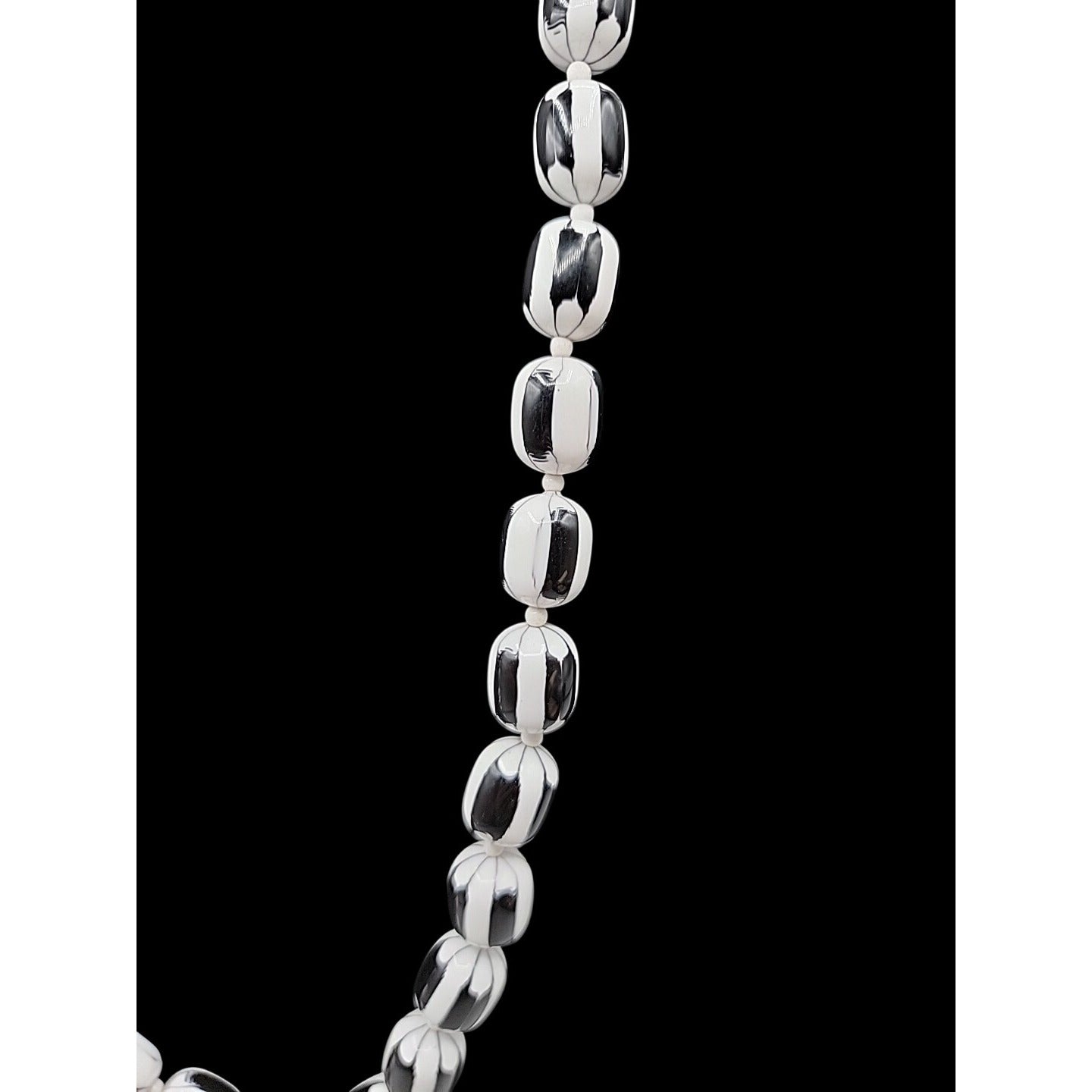 Vintage Black & White Striped Design Lucite Bead Necklace 1950s 30" Oval 13.7mm