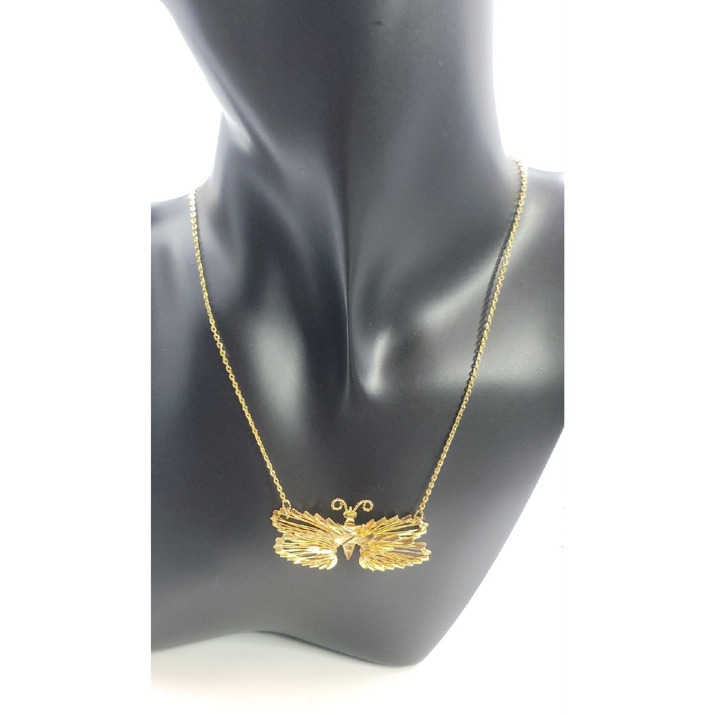 3-D Butterfly Necklace 18" Chain Ladies Gold-Tone