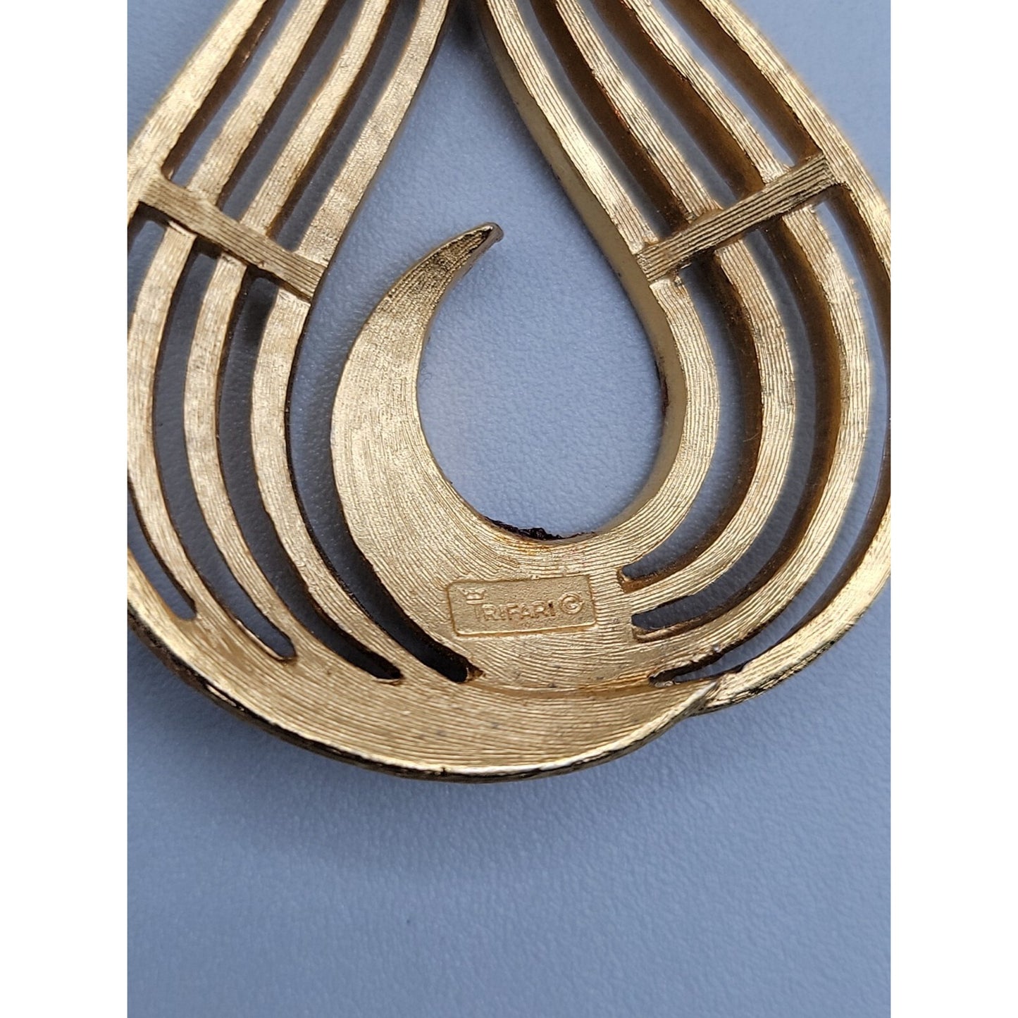Crown Trifari Pendant Necklace 1960's Large Gold Plated Teardrop Shaped  36"