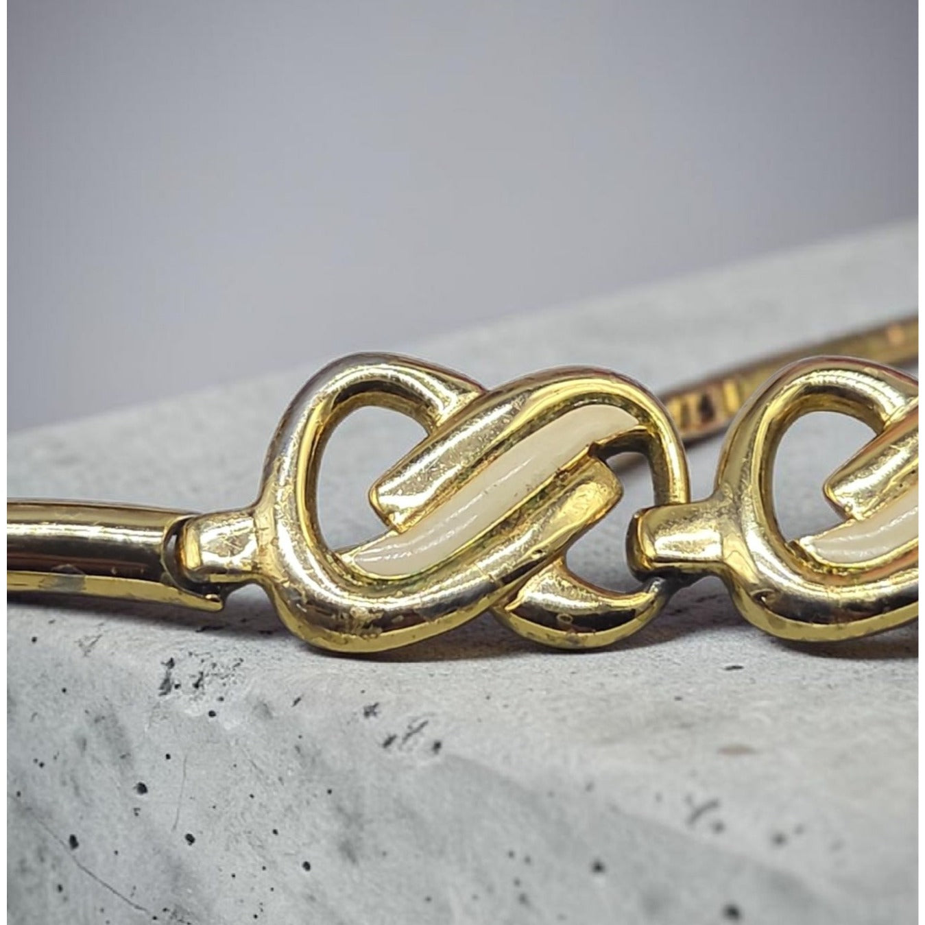 Vtg HR Paris Helena Rubinstein Gold Tone Cream Enamel Interlocking Choker Necklace 15"