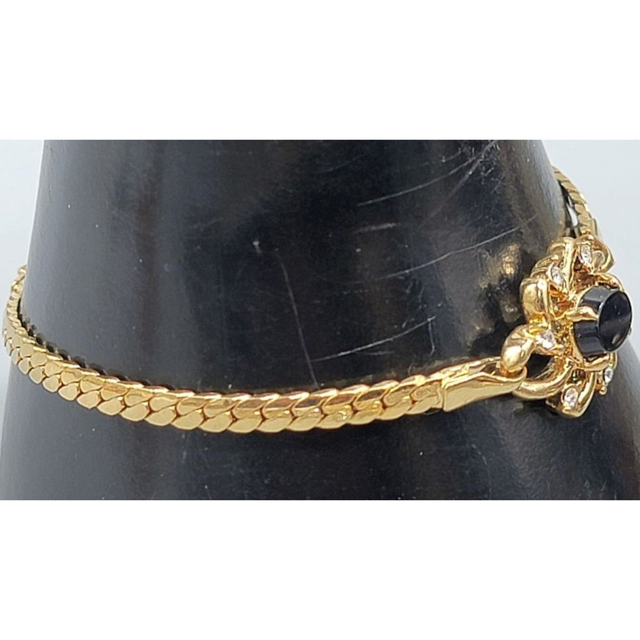 Onyx Crystal Swirl Bracelet Floating Gemstone Charm Gold Plated Chain Size 6.75"