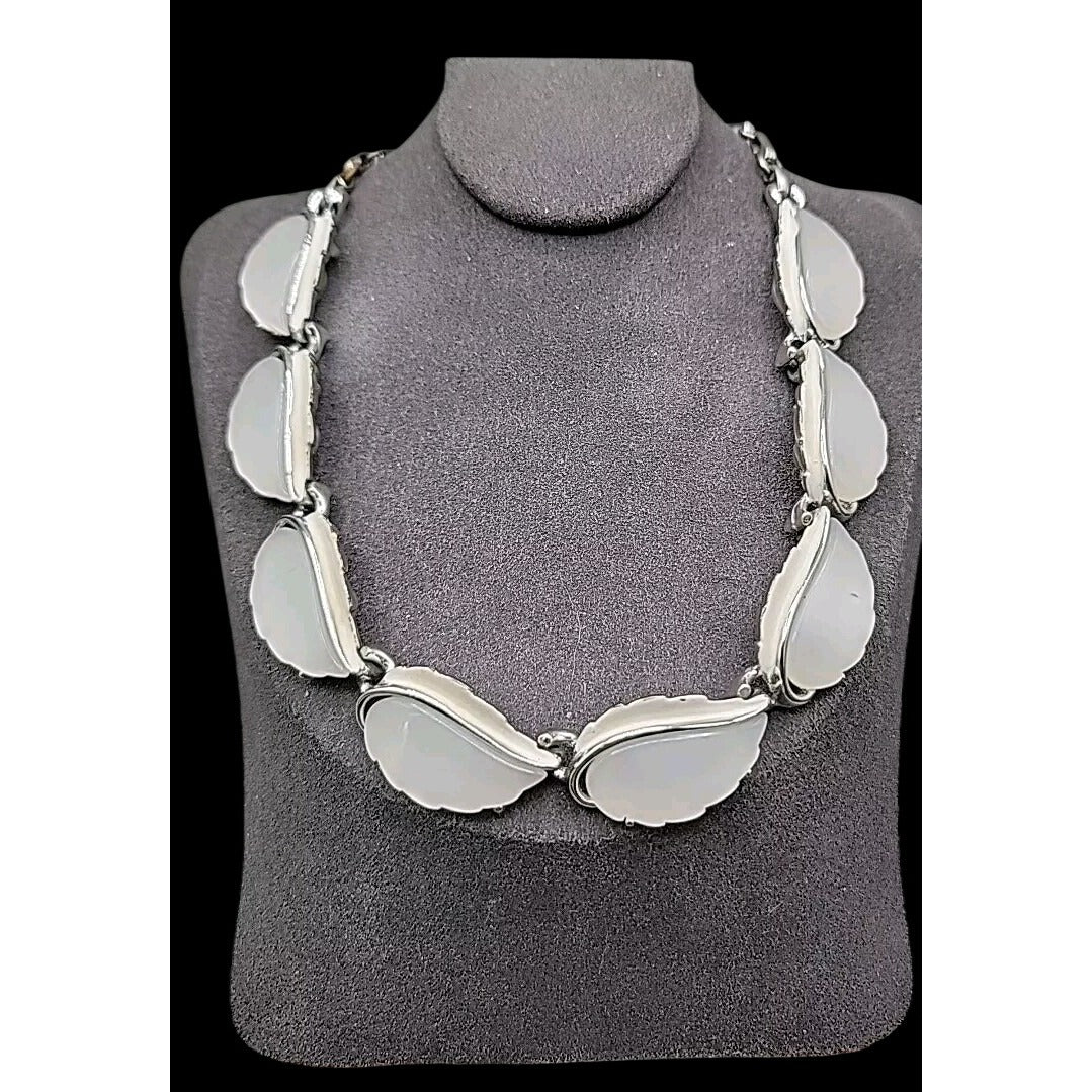 Lisner Thermoset White Moonglow Necklace 17" Silver Tone Lucite Creme Enamel VTG