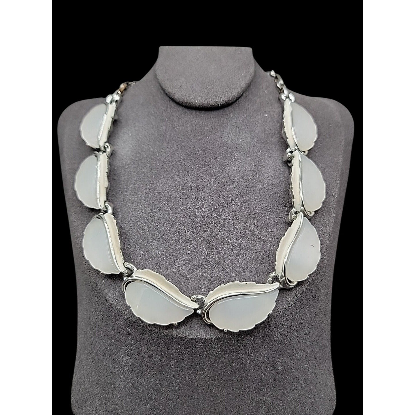 Lisner Thermoset White Moonglow Necklace 17" Silver Tone Lucite Creme Enamel VTG