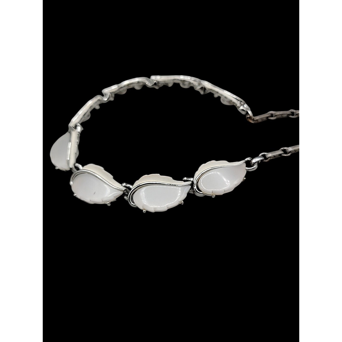 Lisner Thermoset White Moonglow Necklace 17" Silver Tone Lucite Creme Enamel VTG