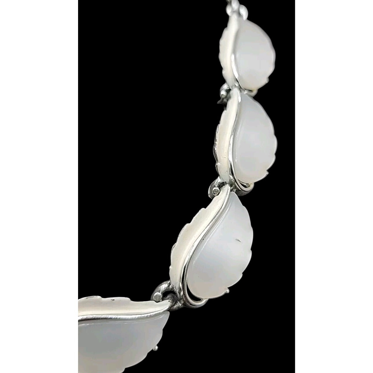 Lisner Thermoset White Moonglow Necklace 17" Silver Tone Lucite Creme Enamel VTG