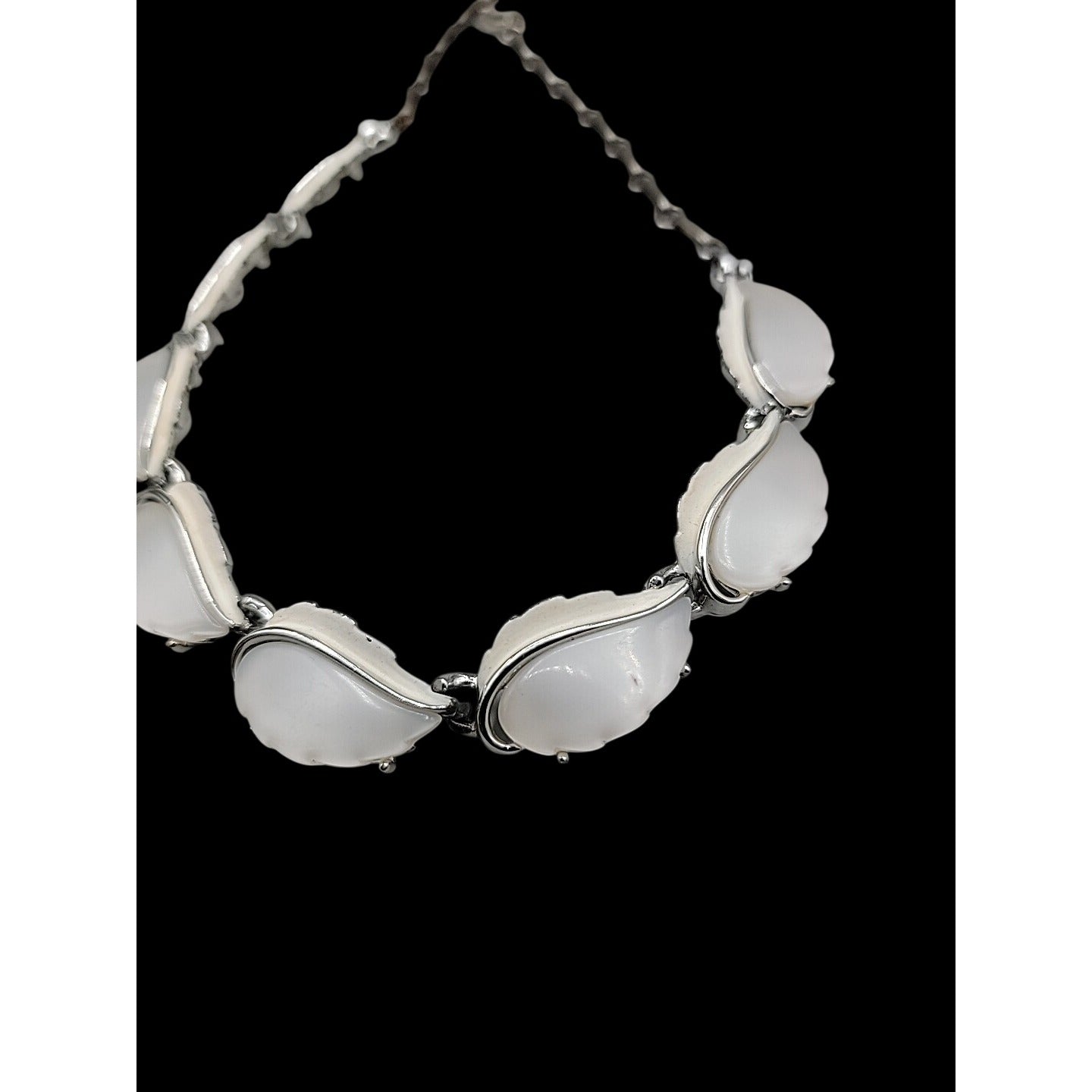 Lisner Thermoset White Moonglow Necklace 17" Silver Tone Lucite Creme Enamel VTG