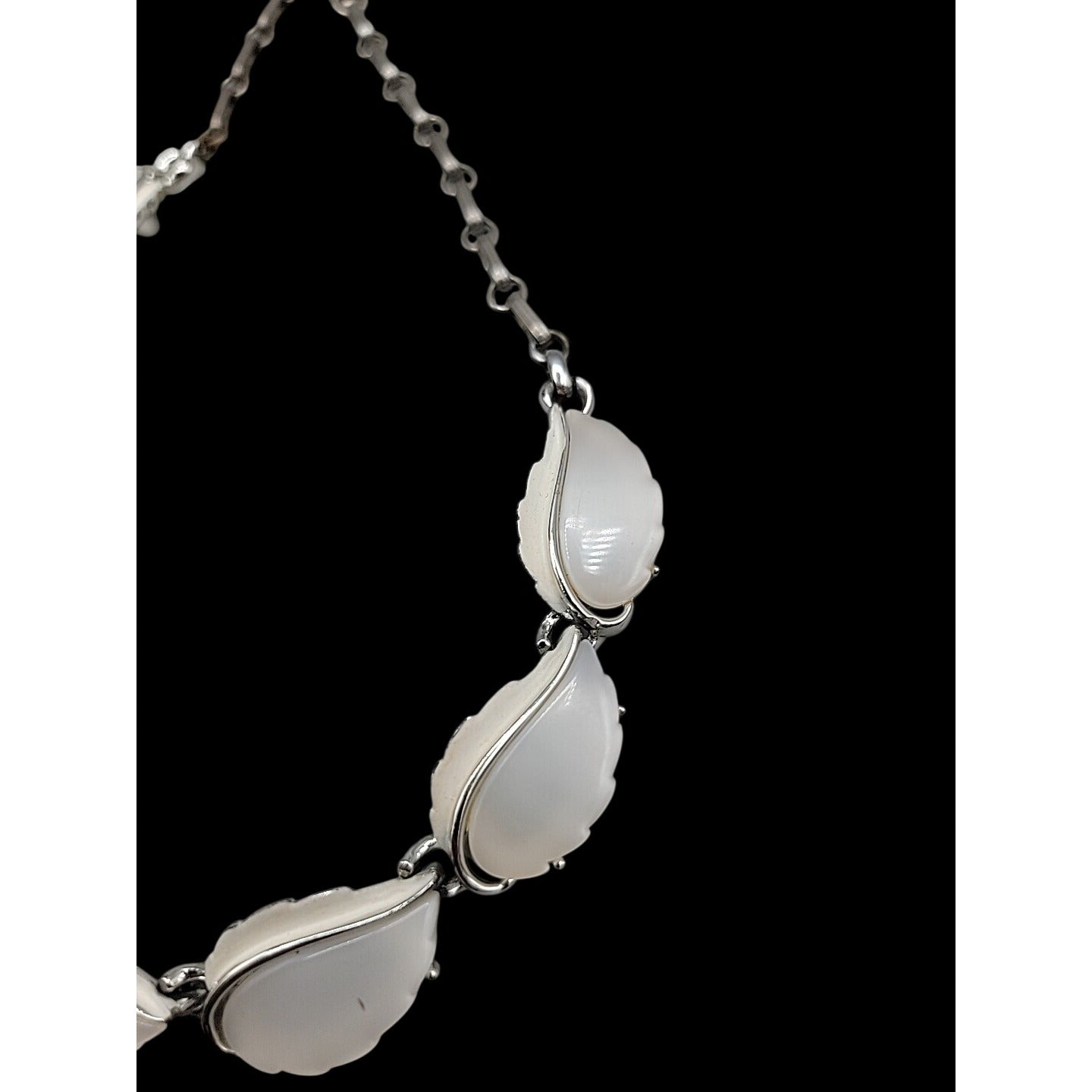 Lisner Thermoset White Moonglow Necklace 17" Silver Tone Lucite Creme Enamel VTG