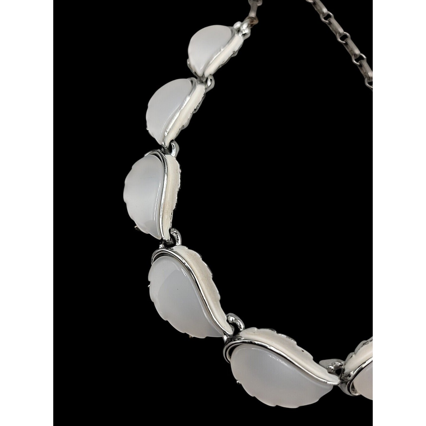 Lisner Thermoset White Moonglow Necklace 17" Silver Tone Lucite Creme Enamel VTG