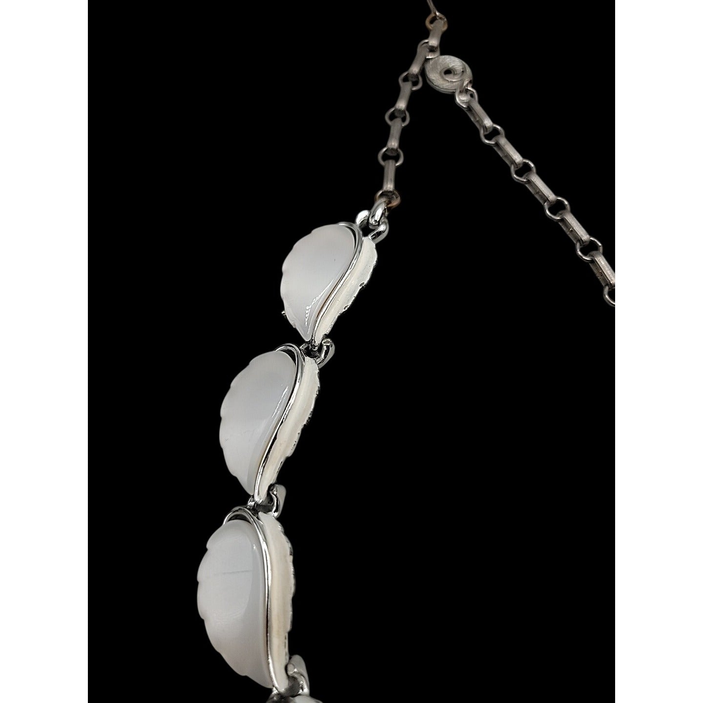Lisner Thermoset White Moonglow Necklace 17" Silver Tone Lucite Creme Enamel VTG