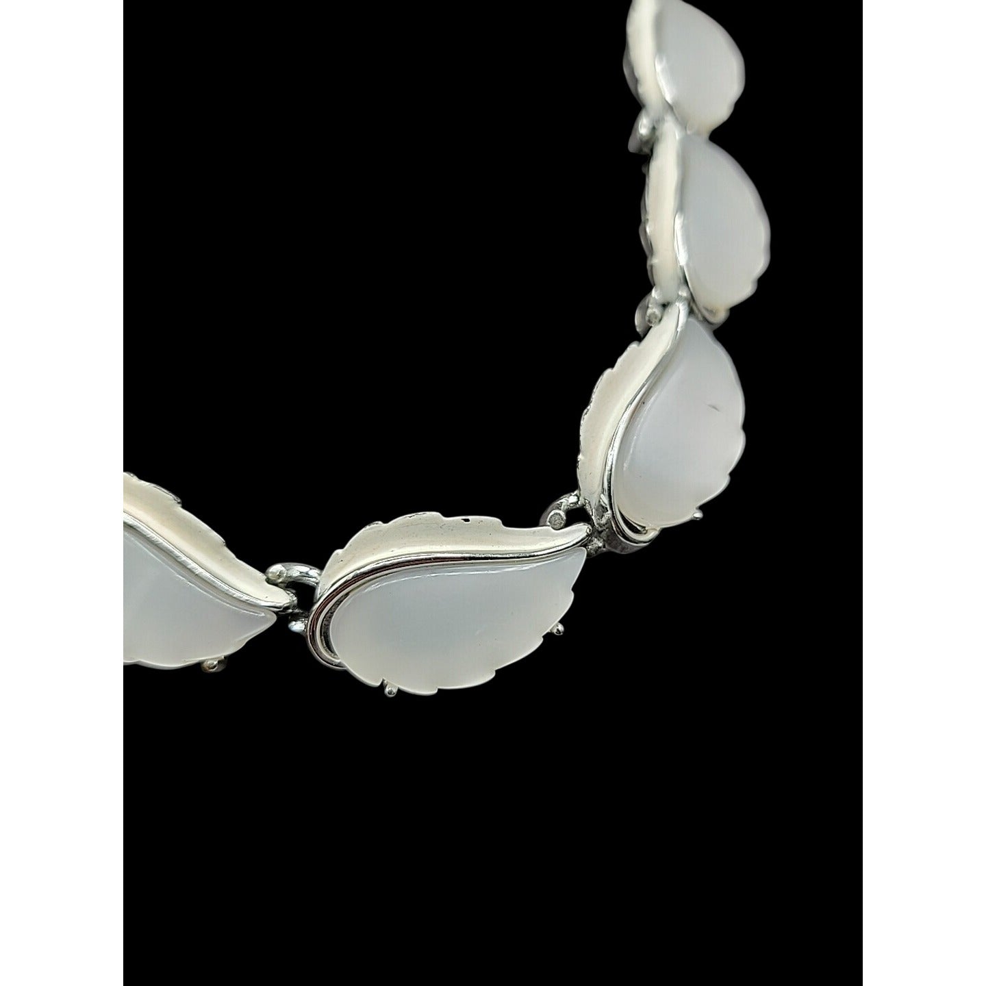 Lisner Thermoset White Moonglow Necklace 17" Silver Tone Lucite Creme Enamel VTG