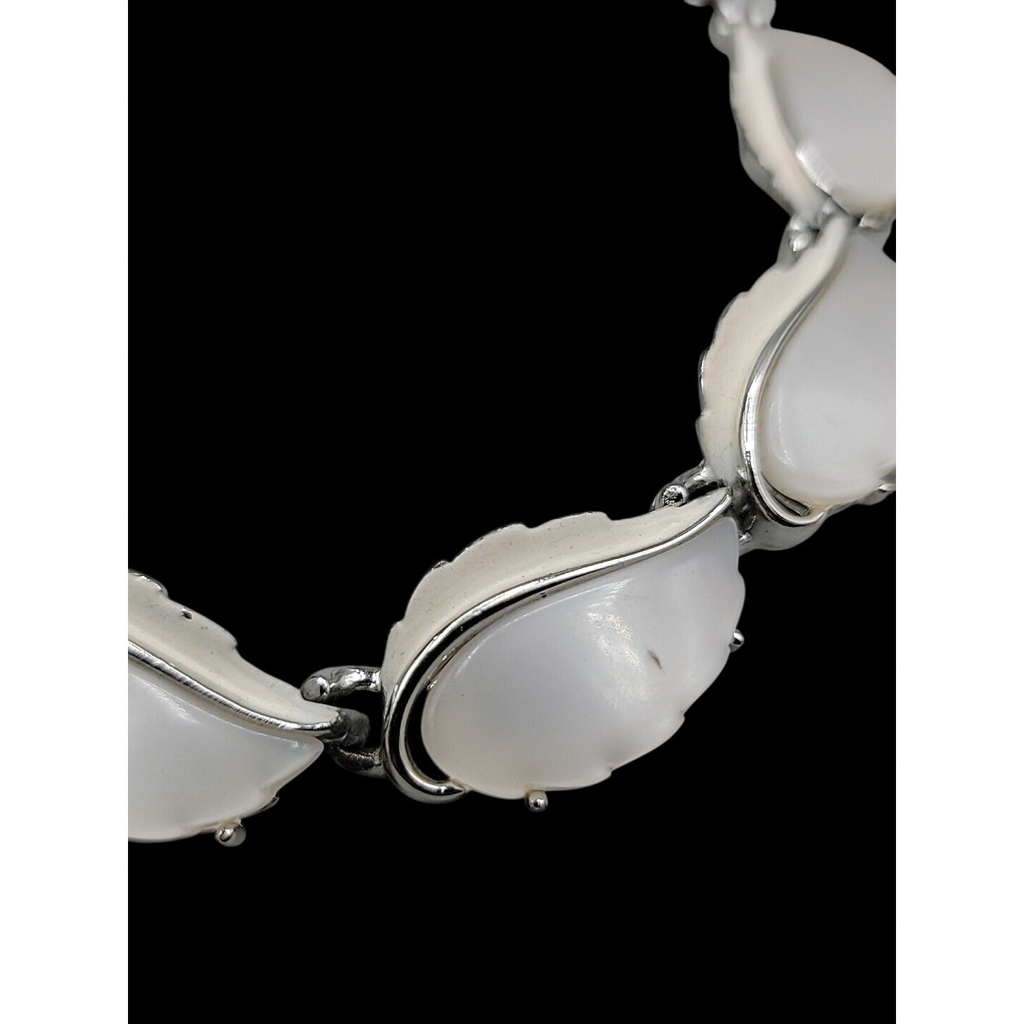 Lisner Thermoset White Moonglow Necklace 17" Silver Tone Lucite Creme Enamel VTG