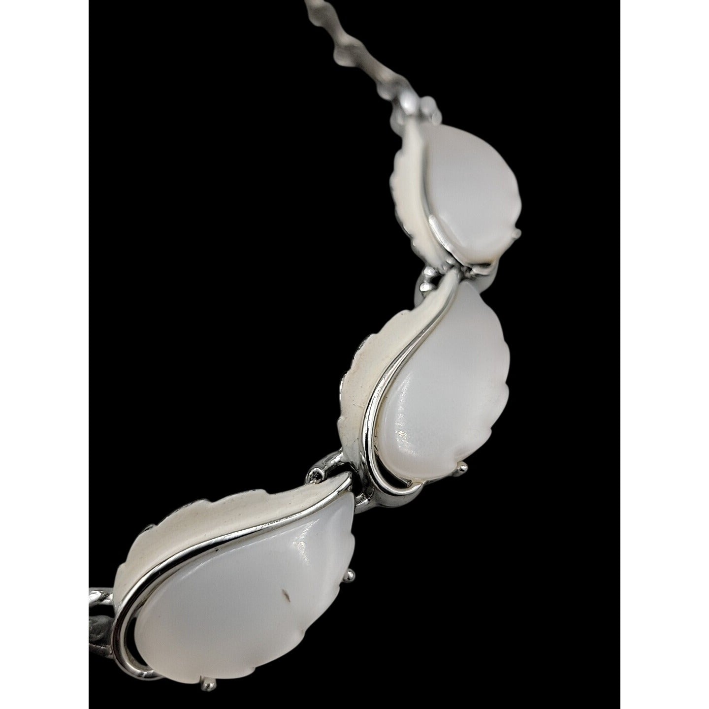 Lisner Thermoset White Moonglow Necklace 17" Silver Tone Lucite Creme Enamel VTG