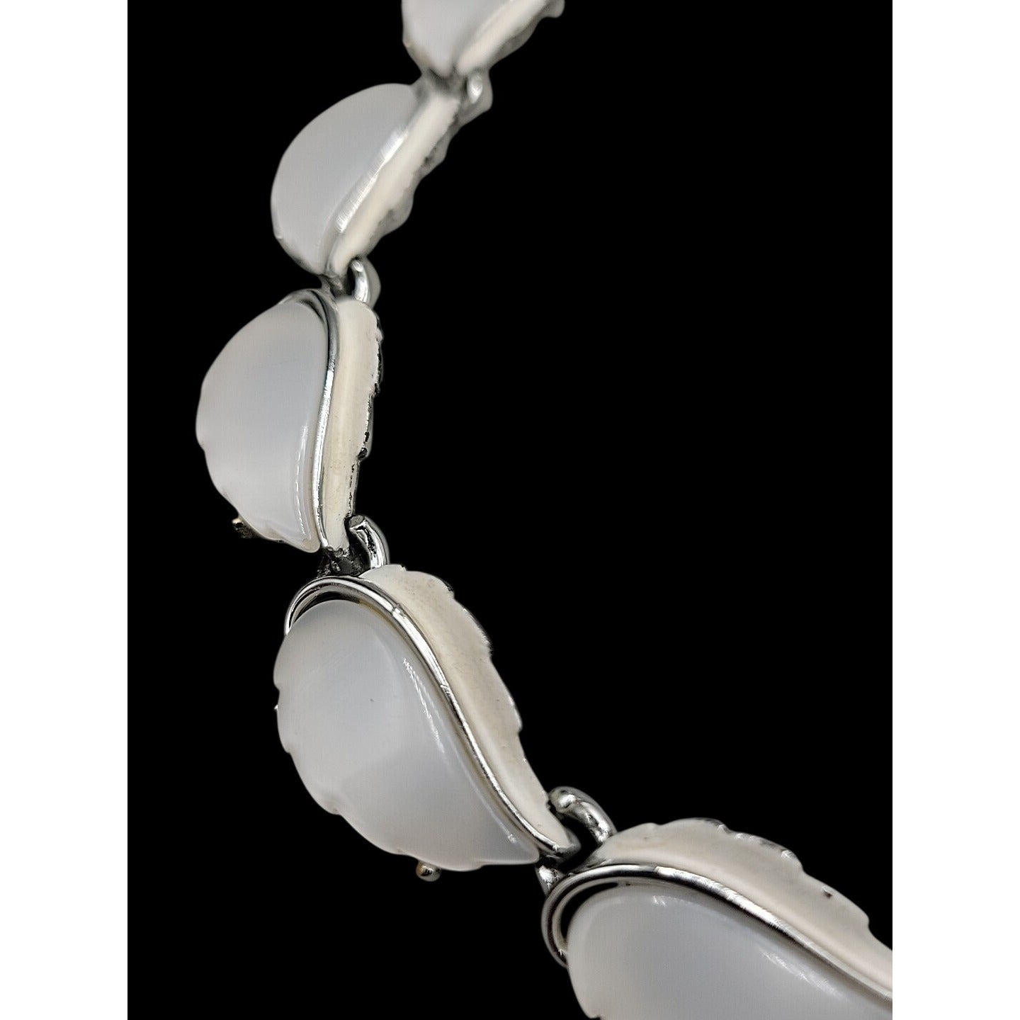 Lisner Thermoset White Moonglow Necklace 17" Silver Tone Lucite Creme Enamel VTG