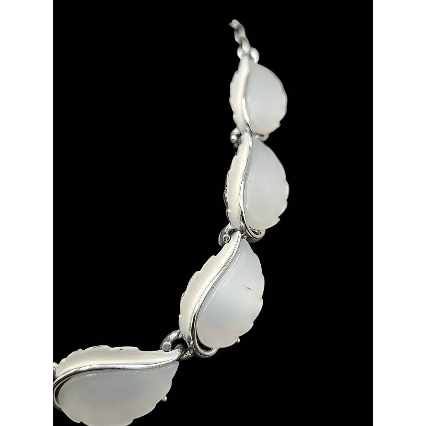Lisner Thermoset White Moonglow Necklace 17" Silver Tone Lucite Creme Enamel VTG
