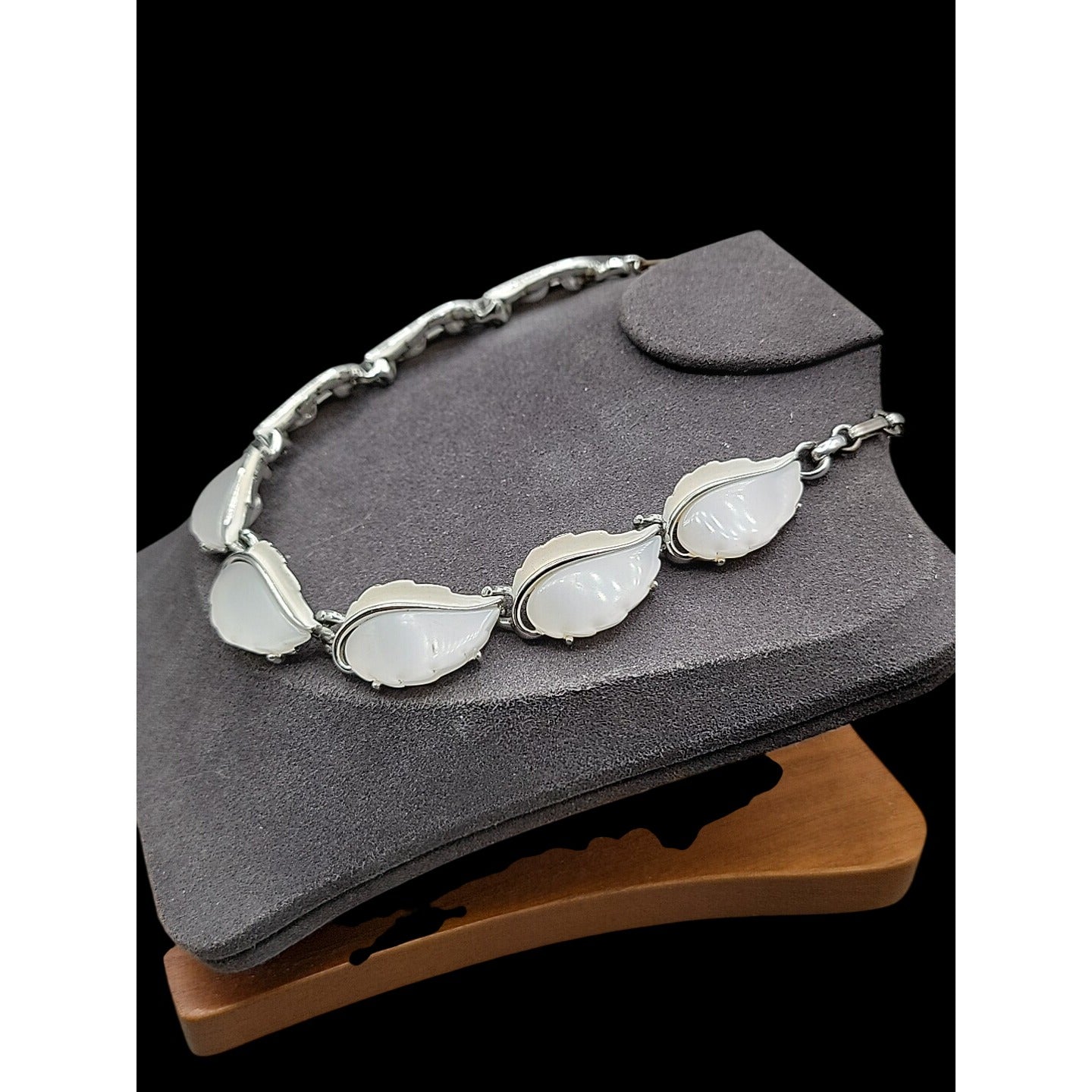 Lisner Thermoset White Moonglow Necklace 17" Silver Tone Lucite Creme Enamel VTG