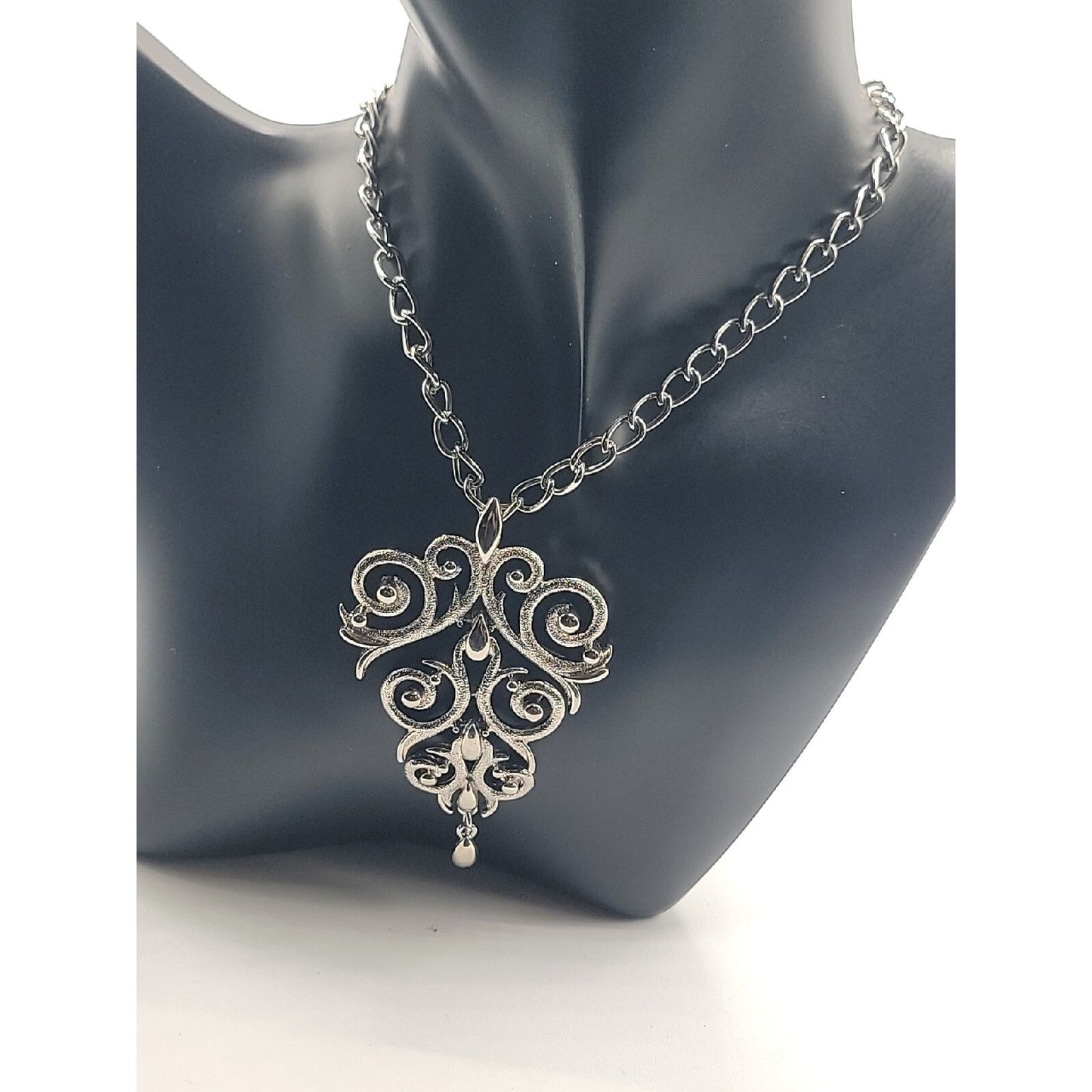 Lisner Scrolling Waterfall Pendant Necklace Articulated Silver Tone Vintage 24"