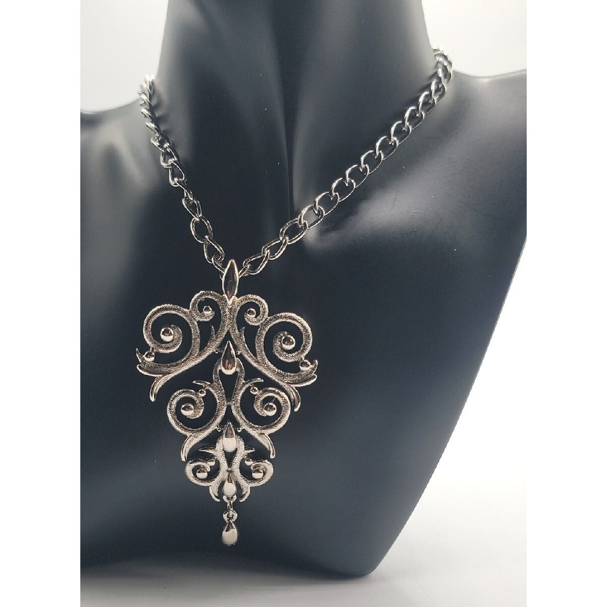 Lisner Scrolling Waterfall Pendant Necklace Articulated Silver Tone Vintage 24"