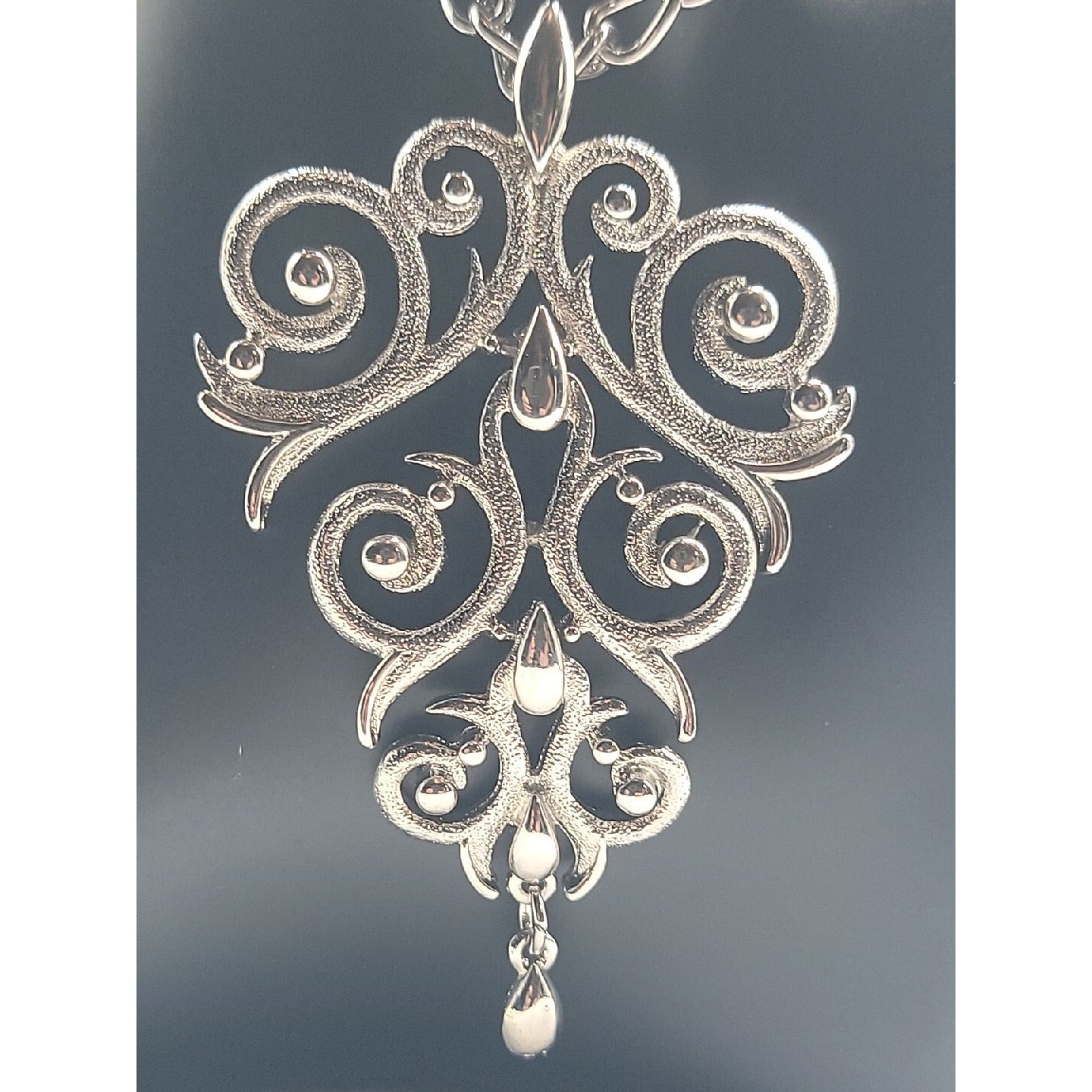 Lisner Scrolling Waterfall Pendant Necklace Articulated Silver Tone Vintage 24"