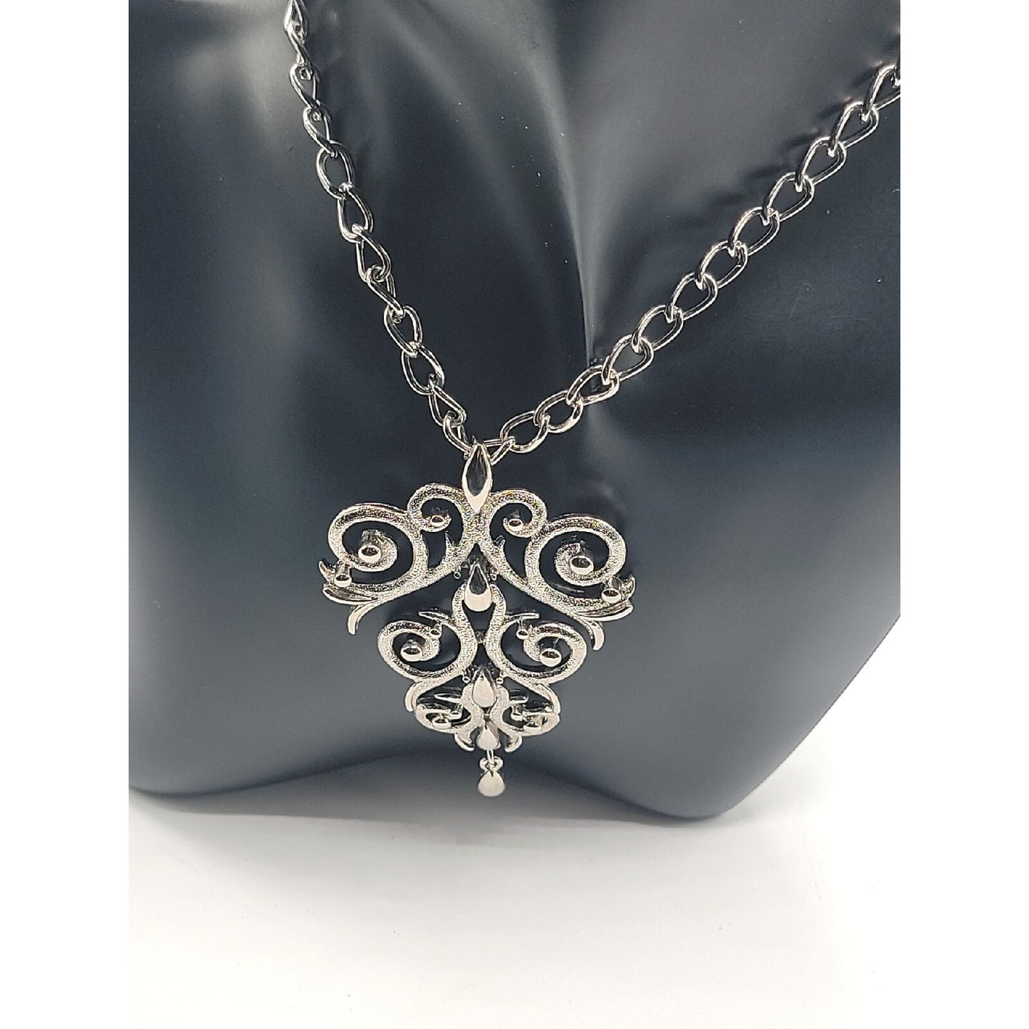 Lisner Scrolling Waterfall Pendant Necklace Articulated Silver Tone Vintage 24"