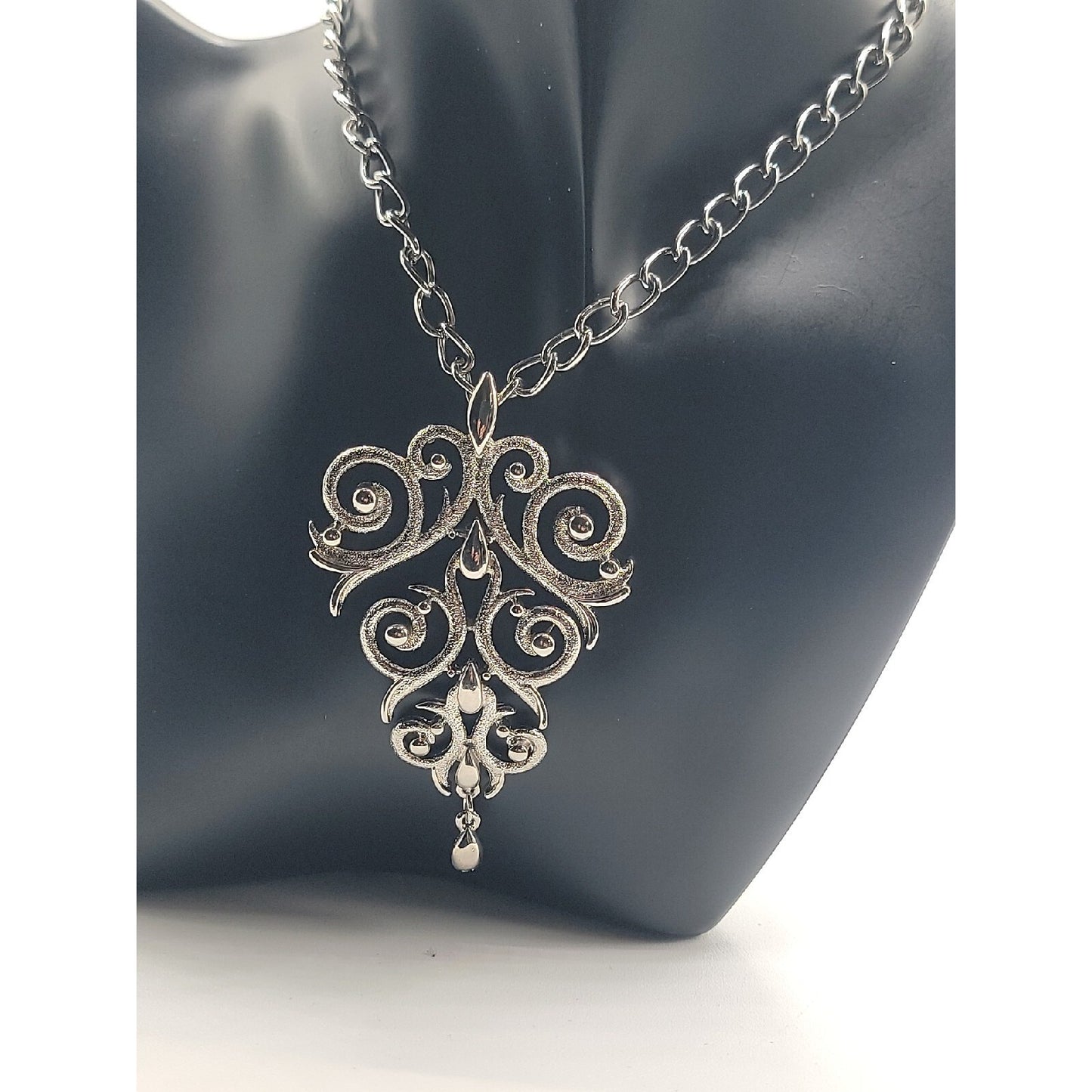 Lisner Scrolling Waterfall Pendant Necklace Articulated Silver Tone Vintage 24"